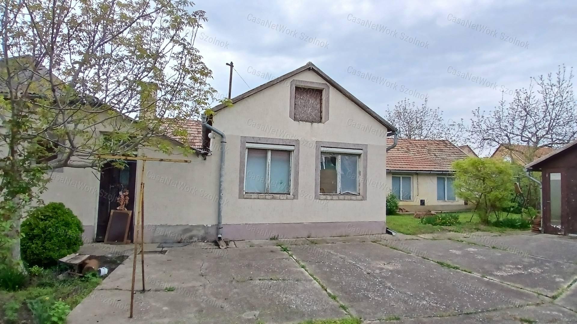 Eladó Martfűn egy 183 m2-es családi ház