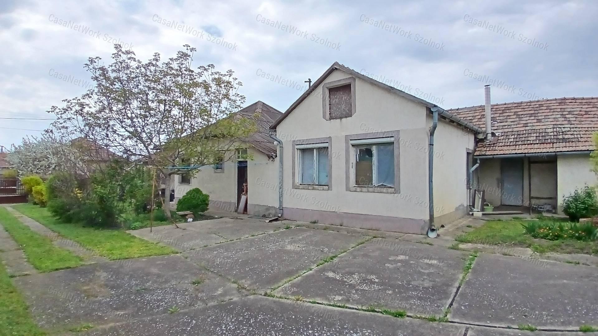 Eladó Martfűn egy 183 m2-es családi ház