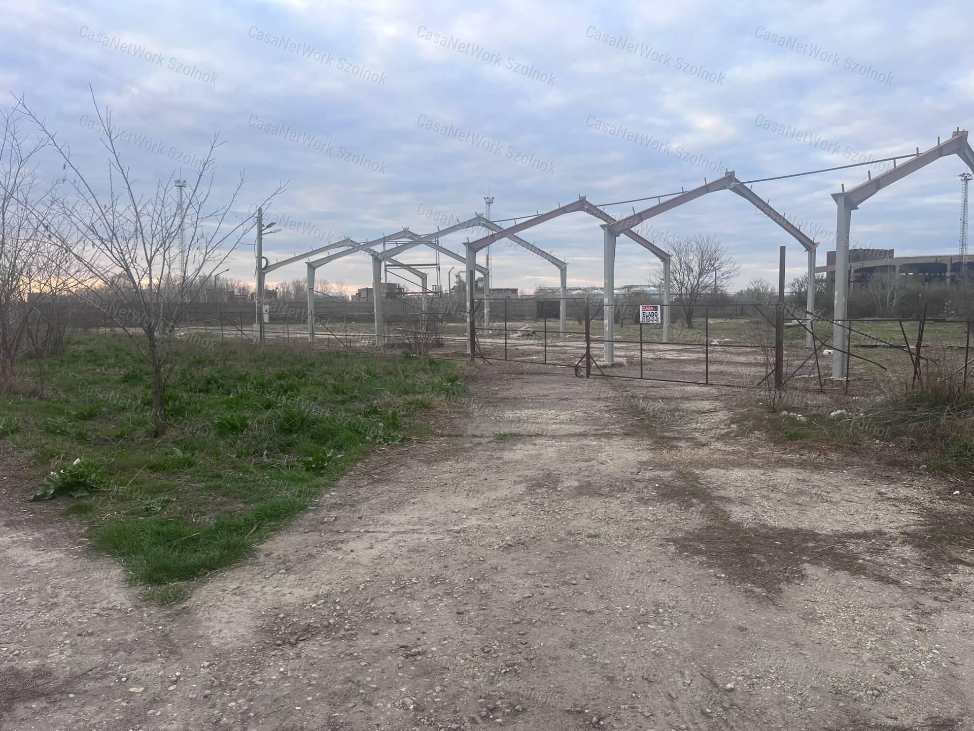 Eladó iparterület Szolnokon, a Tószegi úton