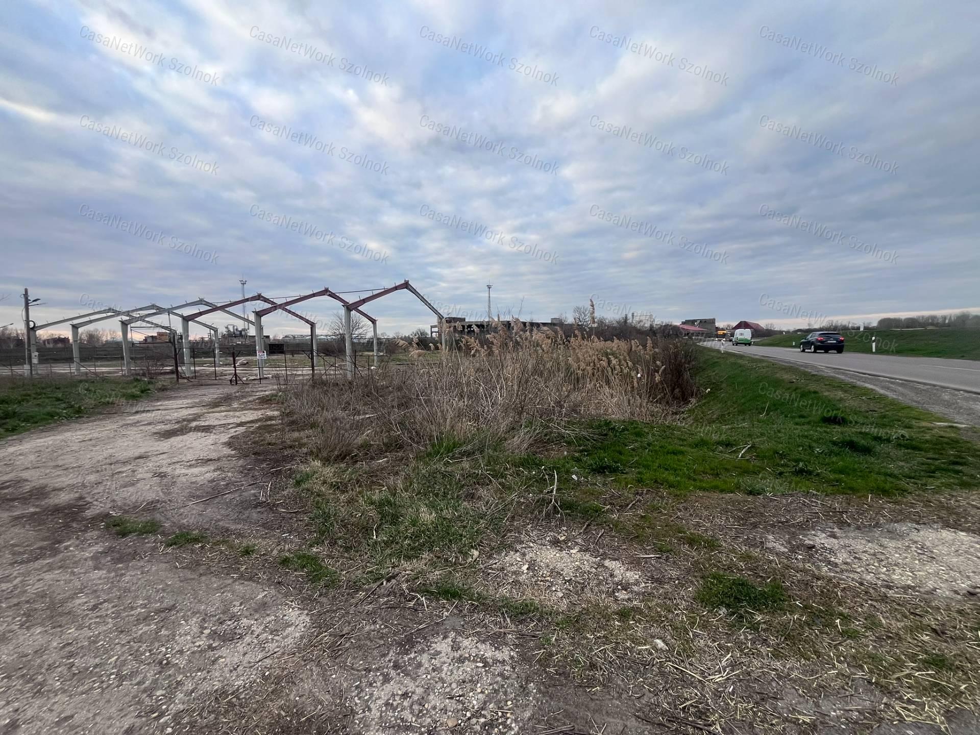 Eladó iparterület Szolnokon, a Tószegi úton