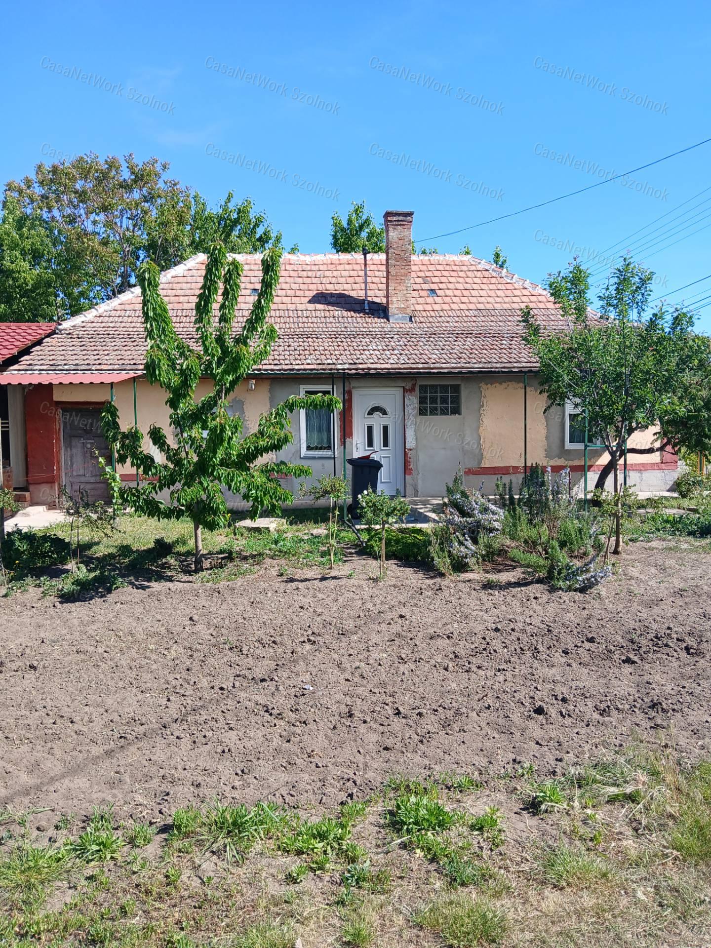 Eladó családi ház Tiszaföldváron