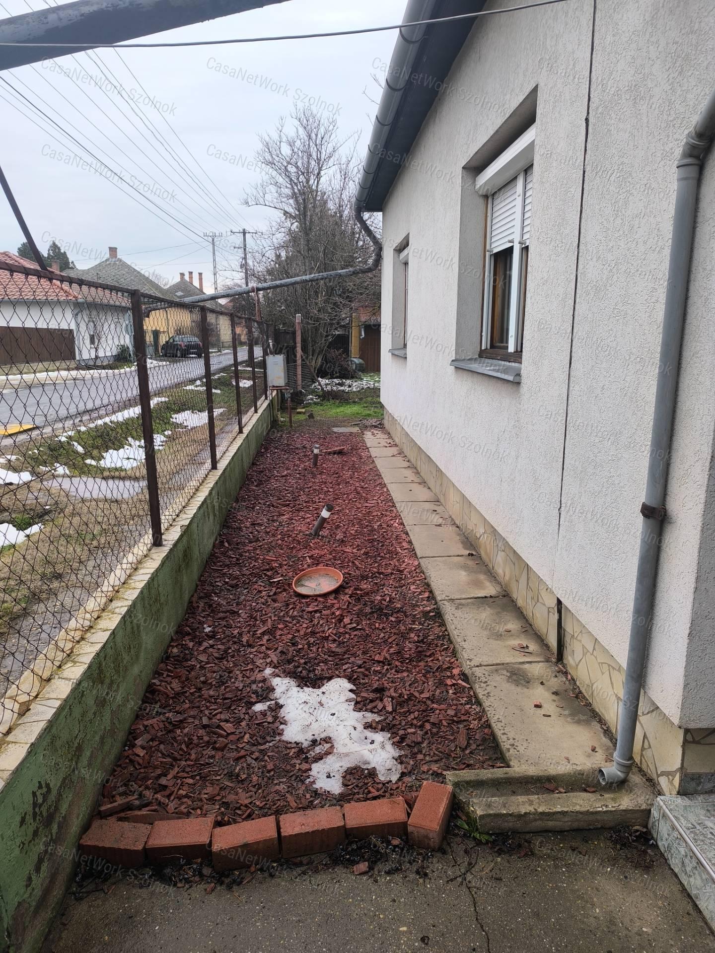 Tiszaföldváron felújított családi ház eladó