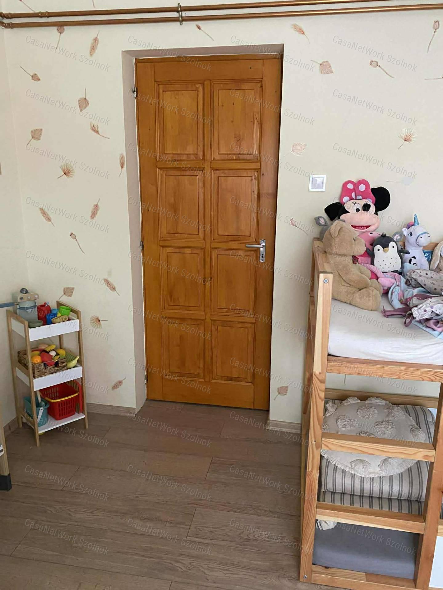 Tiszaföldváron felújított családi ház eladó