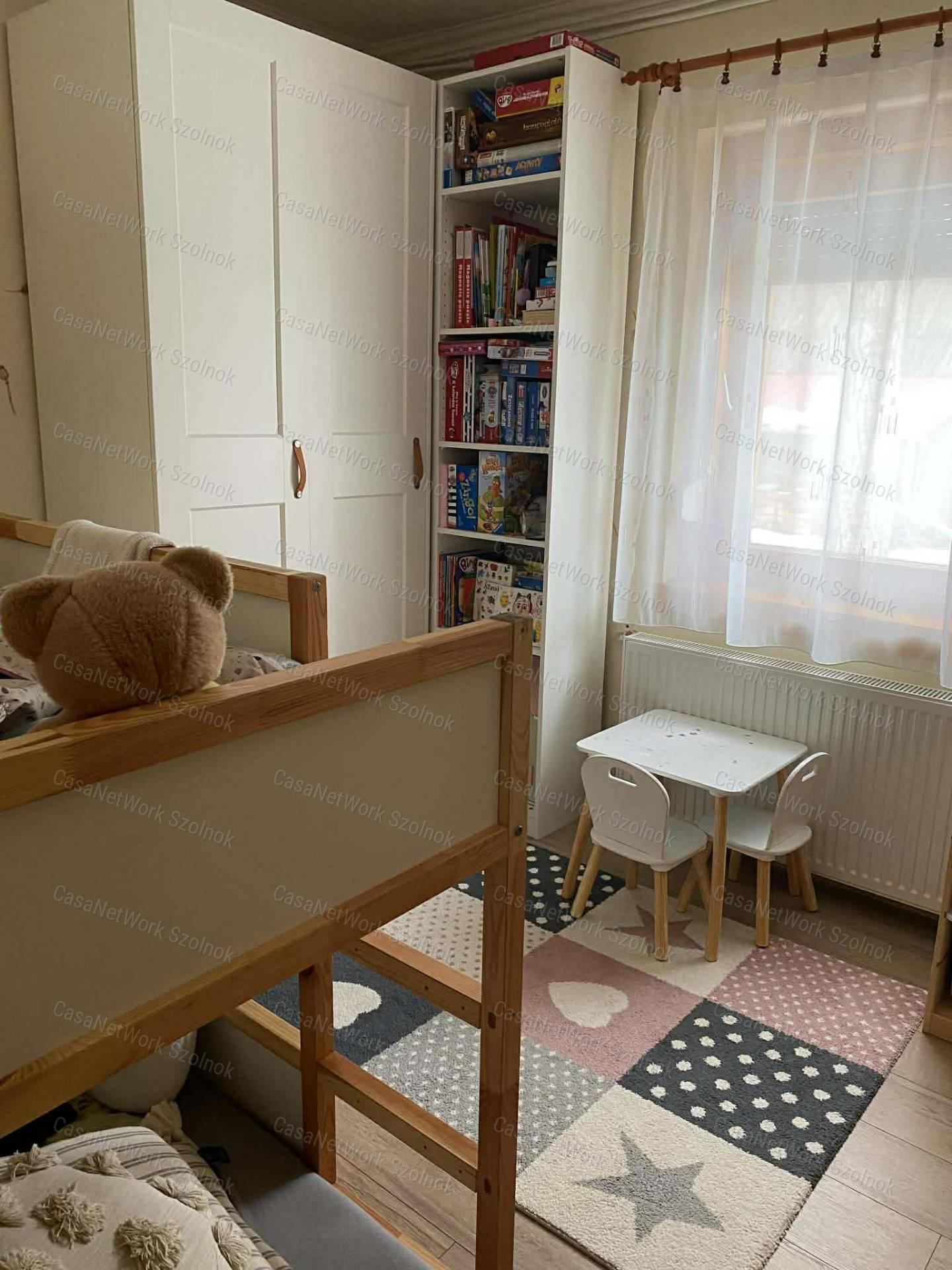 Tiszaföldváron felújított családi ház eladó