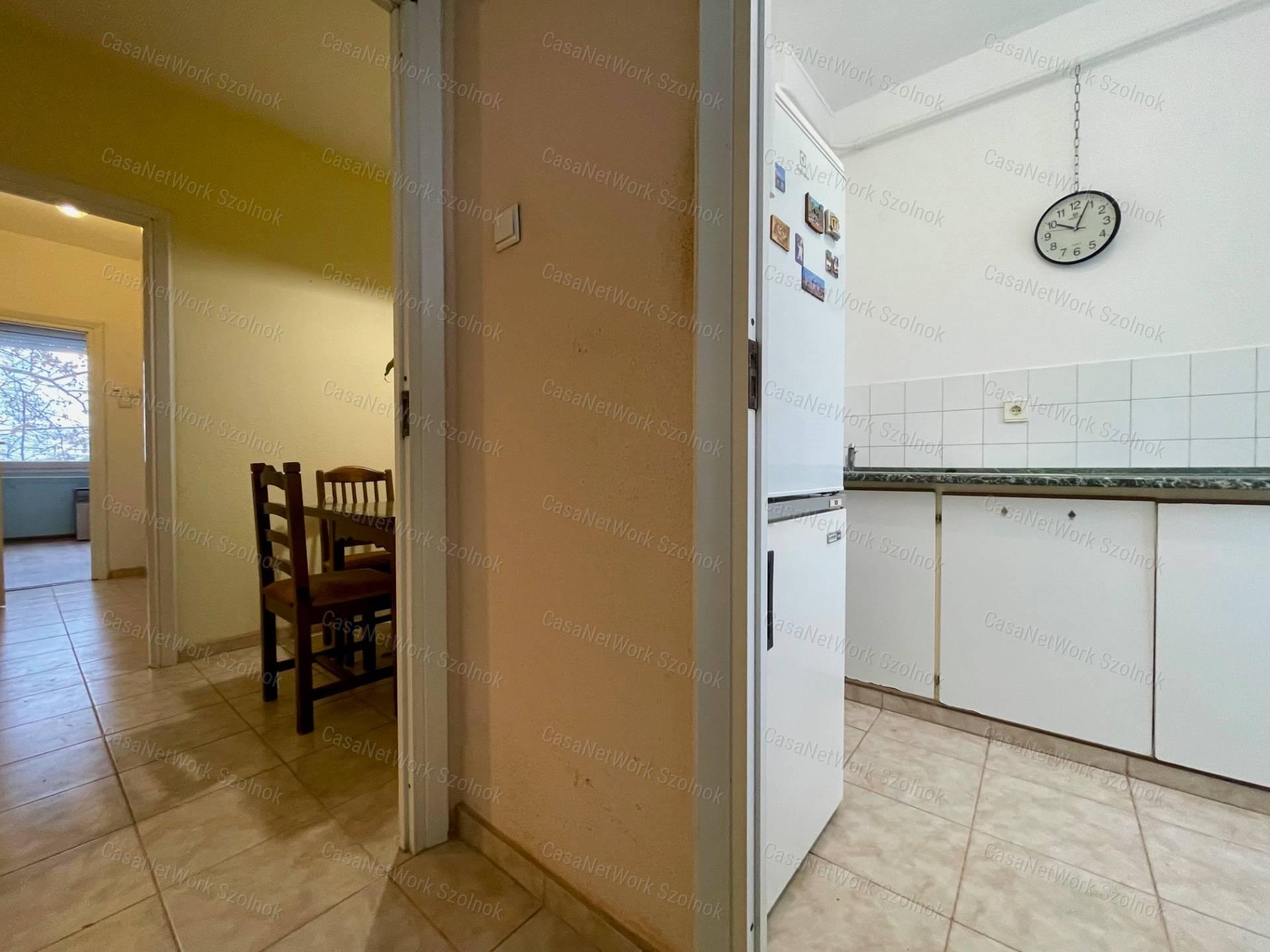 Eladó a belvárosban a Mikszáth K. utcában egy 3 szobás 75m2-es lakás.