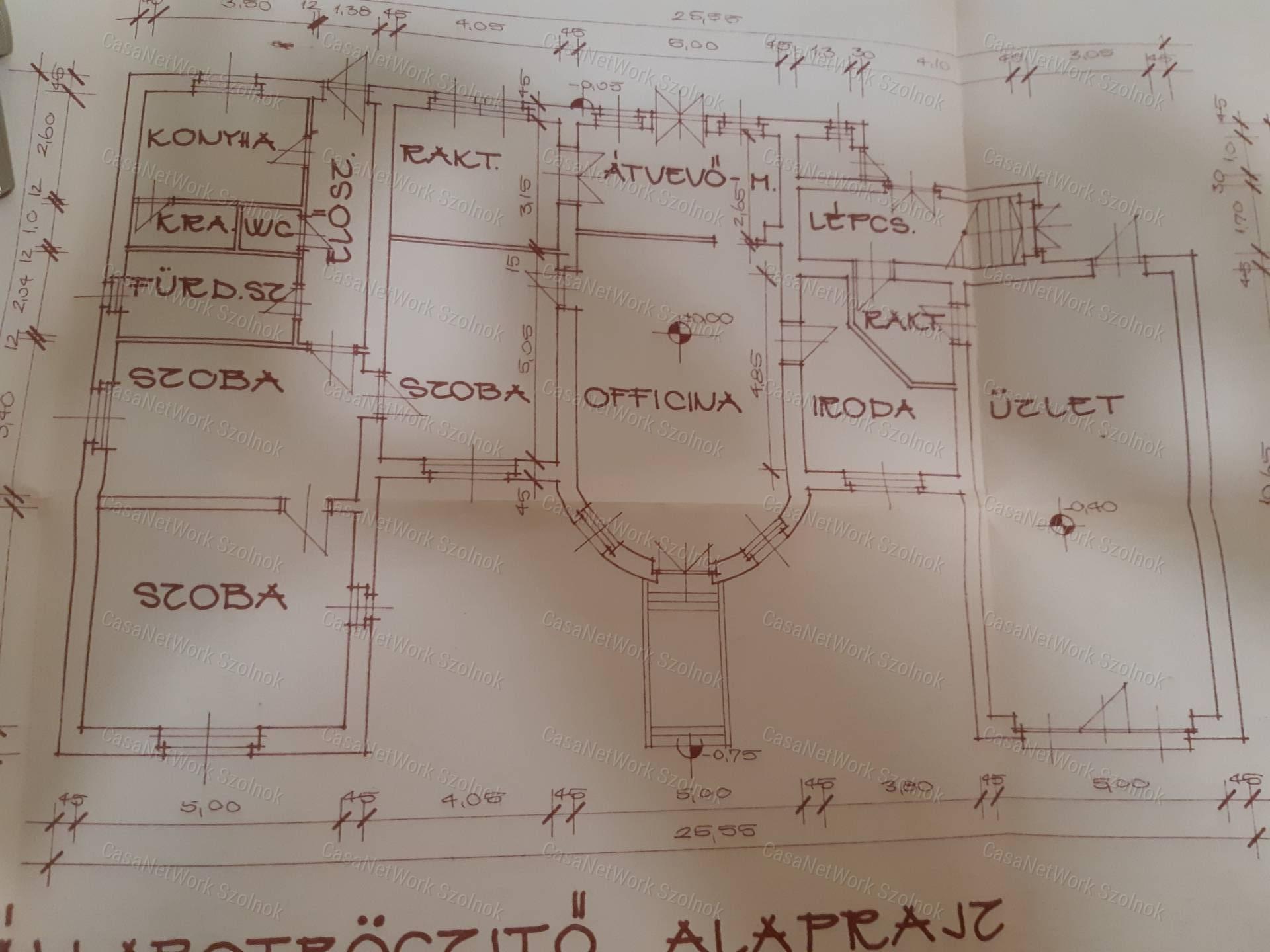 Tiszaföldváron kiadó üzlethelyiség!