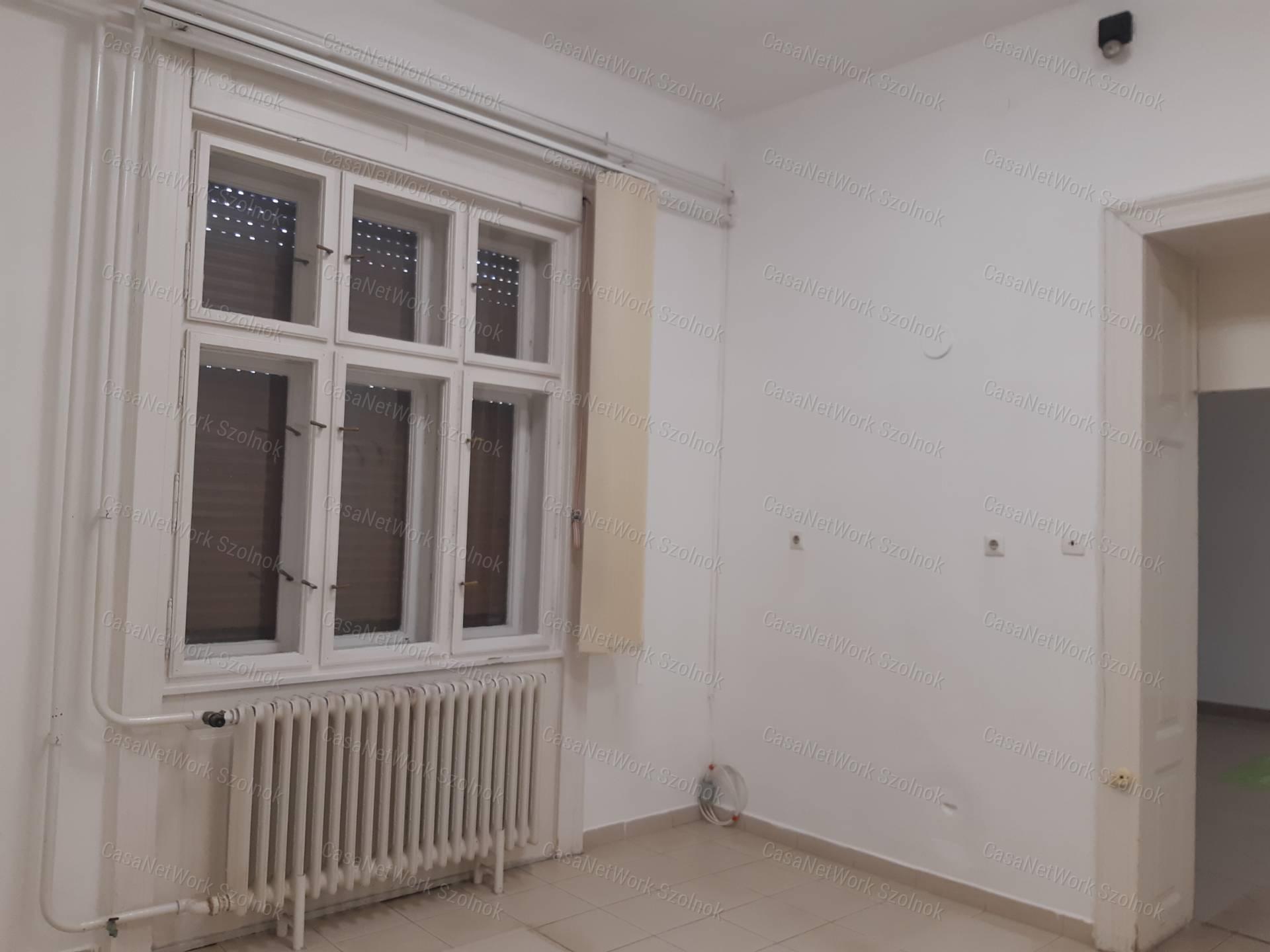 Tiszaföldváron kiadó üzlethelyiség!