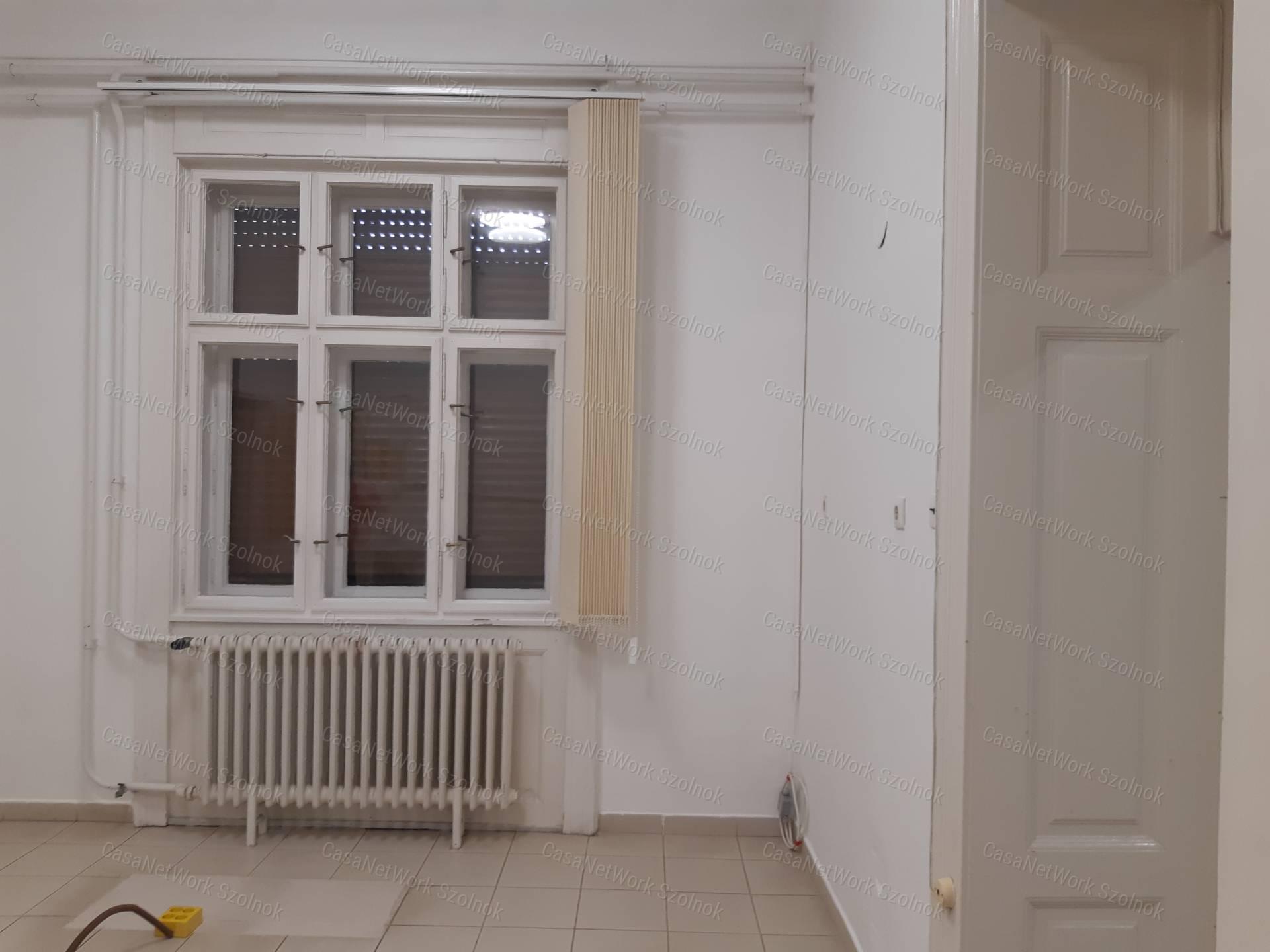 Tiszaföldváron kiadó üzlethelyiség!