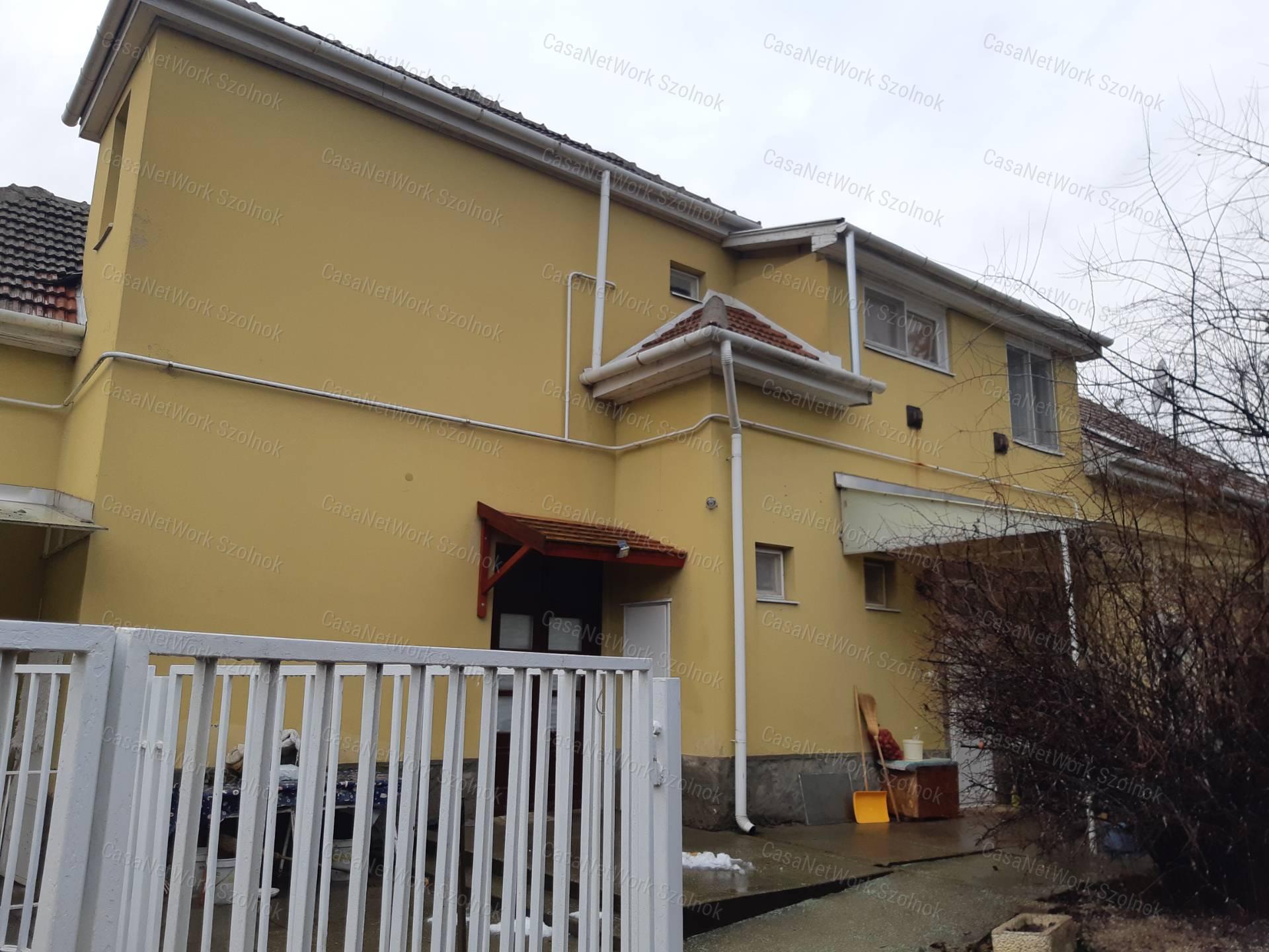 Tiszaföldváron kiadó üzlethelyiség!
