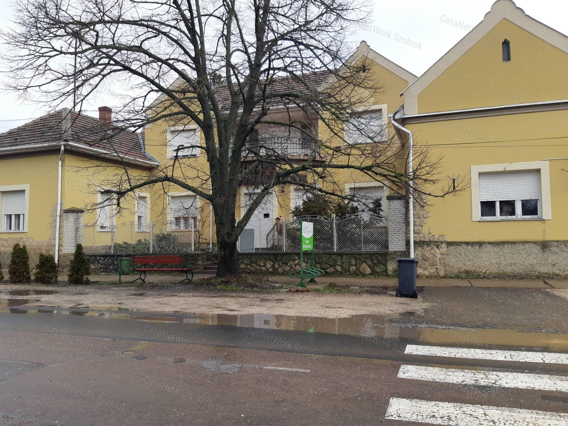 Tiszaföldváron kiadó üzlethelyiség!