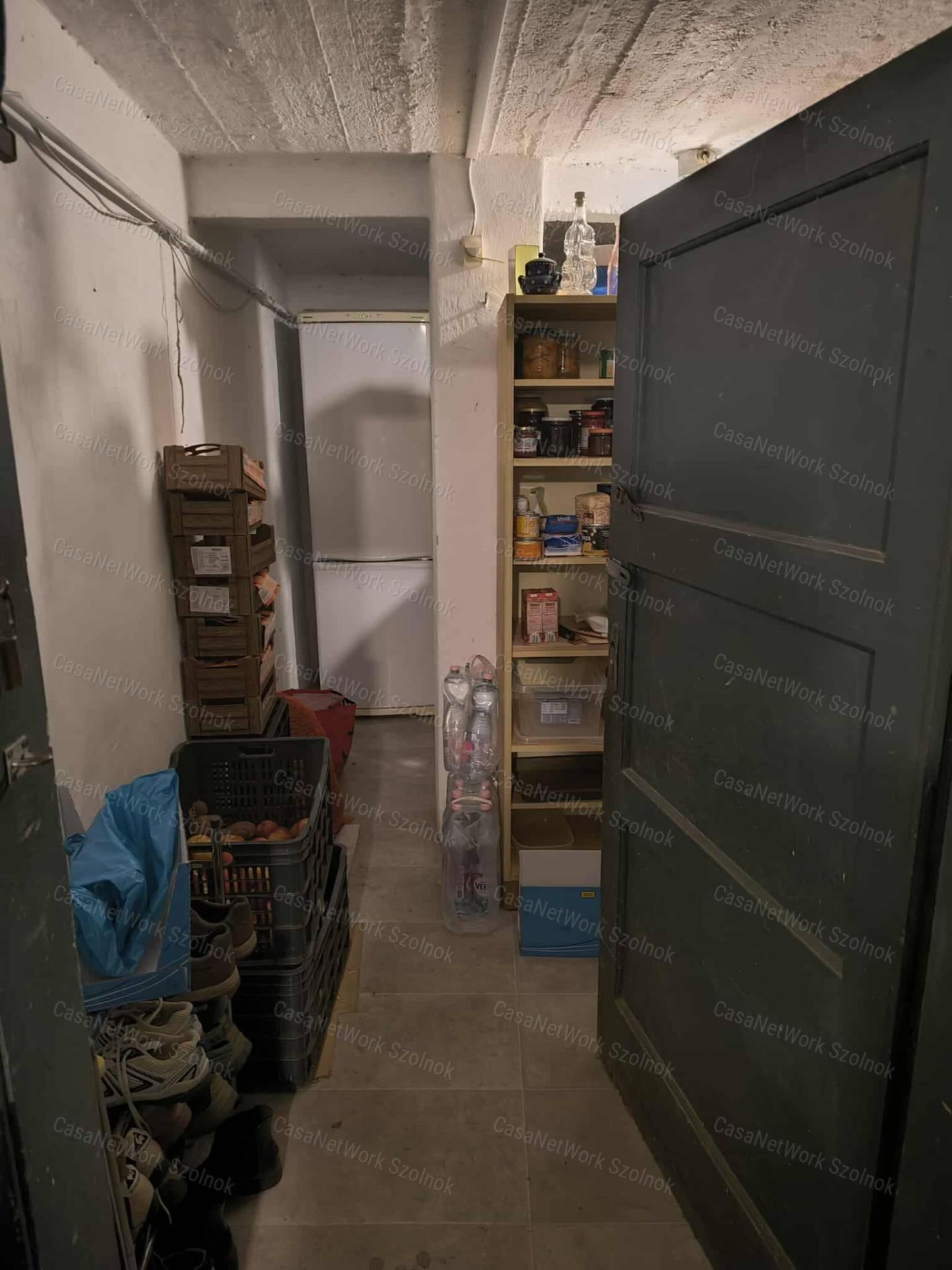 Eladó lakás csendes központi helyen Martfűn
