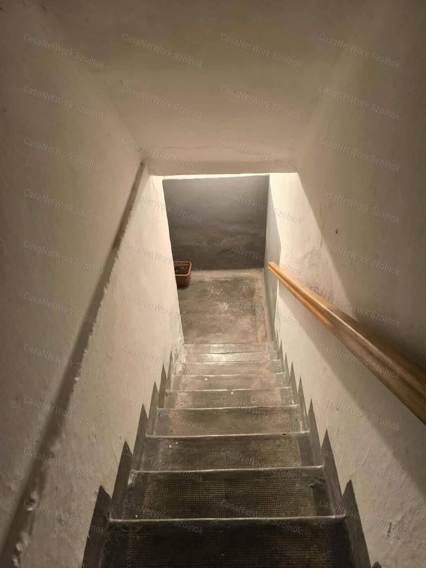 Eladó lakás csendes központi helyen Martfűn