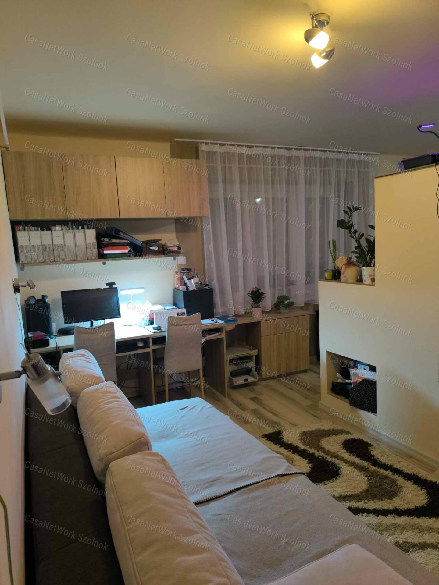 Eladó lakás csendes központi helyen Martfűn