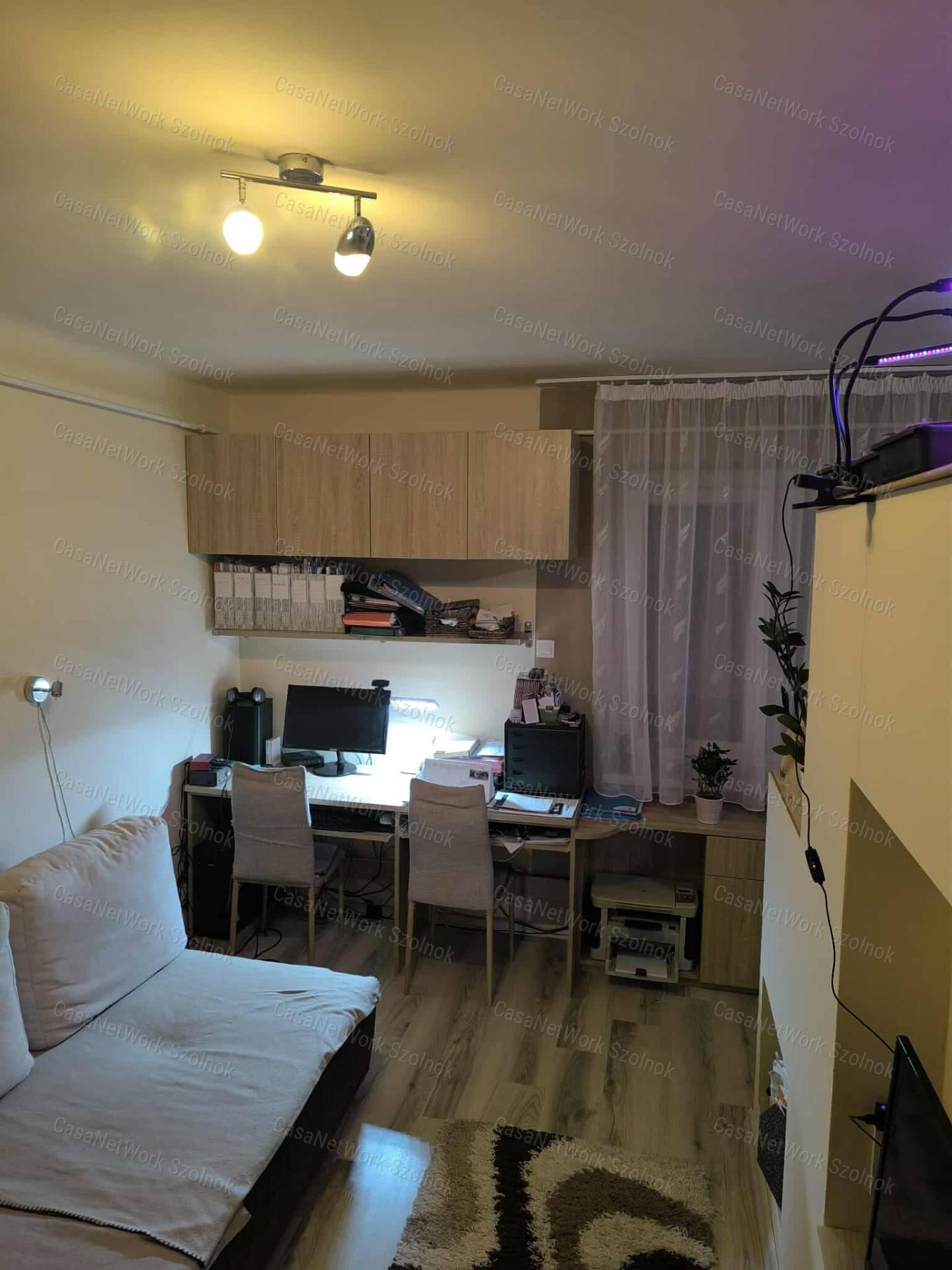 Eladó lakás csendes központi helyen Martfűn