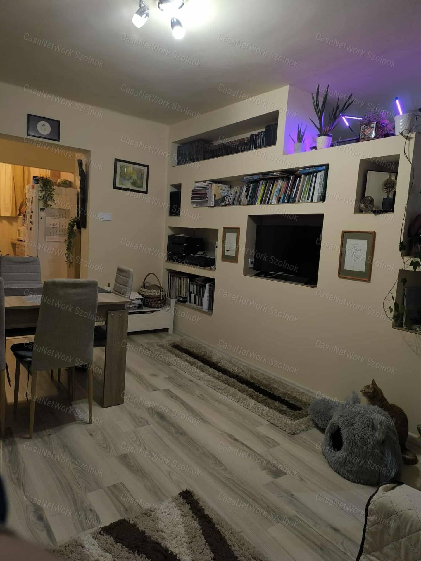Eladó lakás csendes központi helyen Martfűn