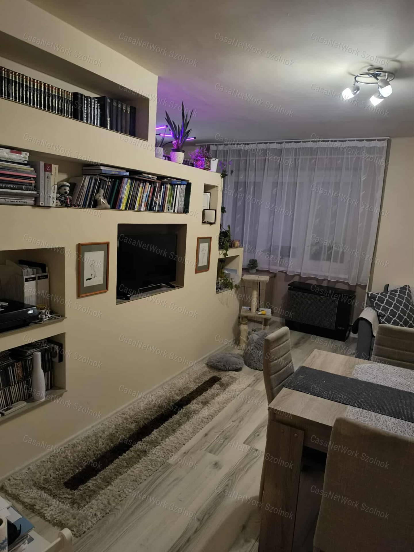 Eladó lakás csendes központi helyen Martfűn