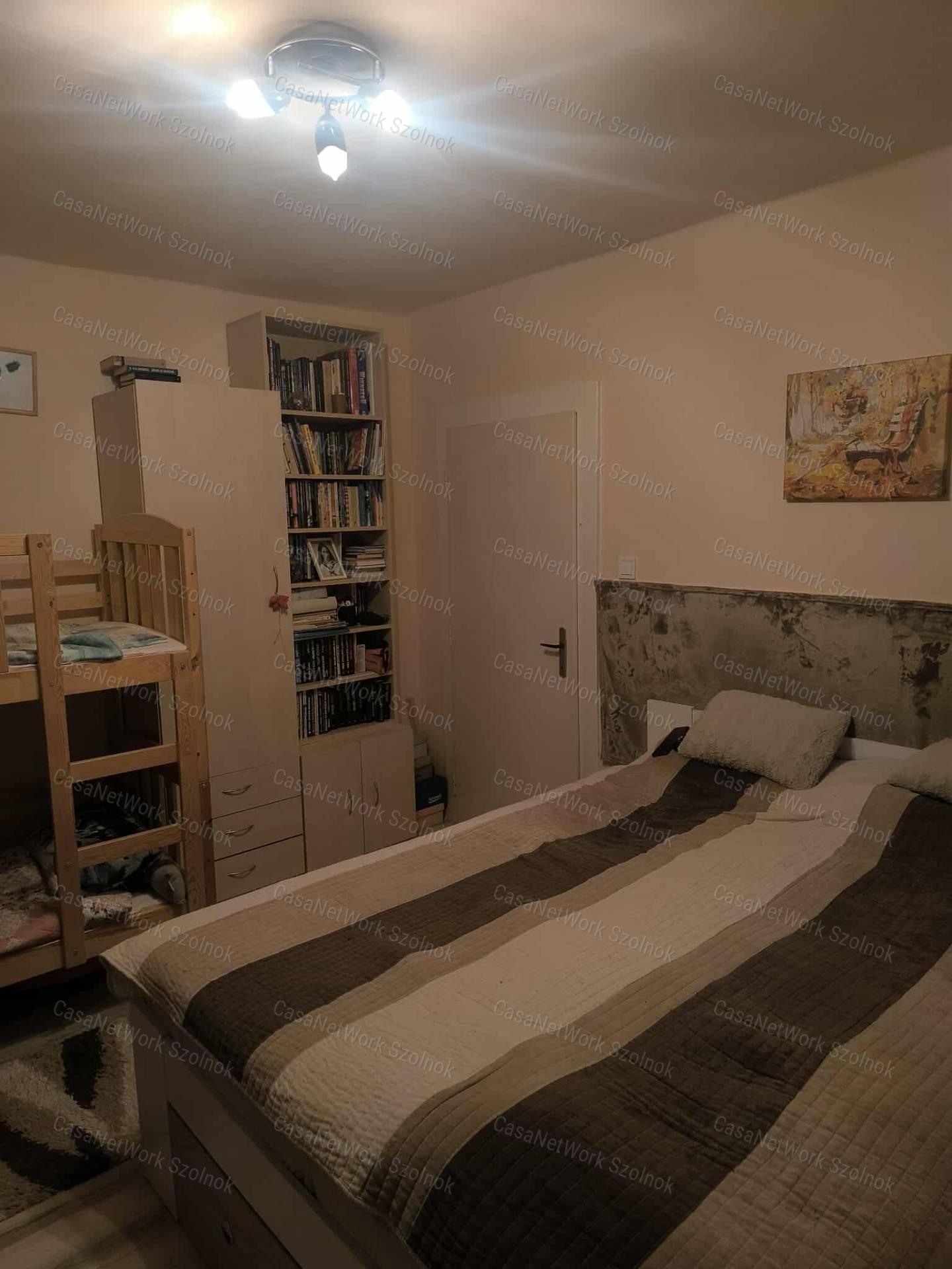 Eladó lakás csendes központi helyen Martfűn
