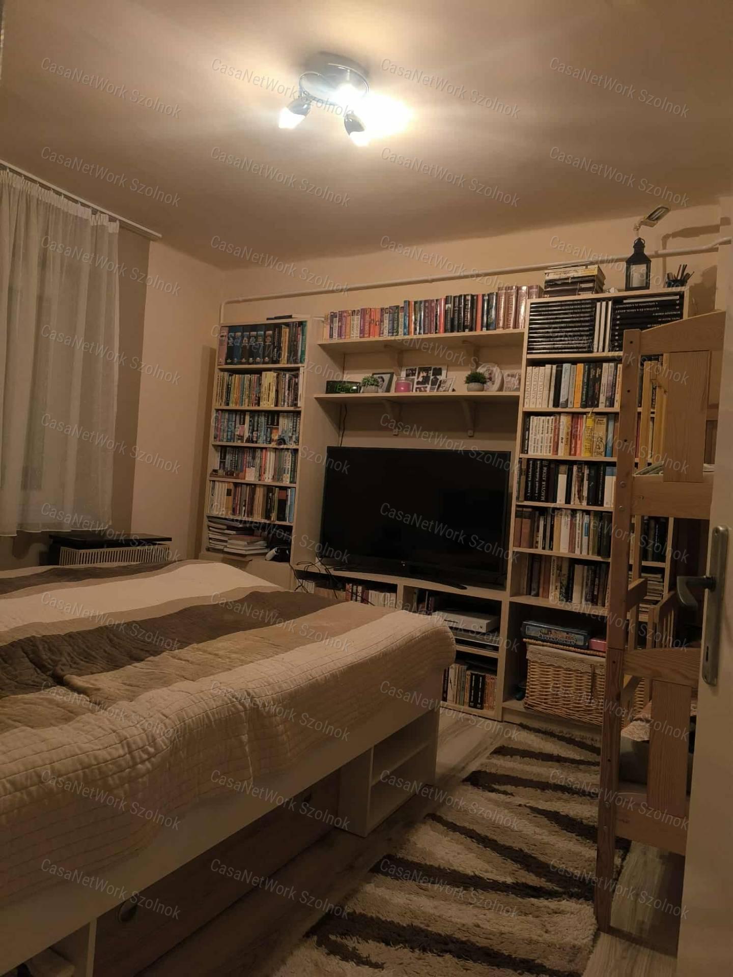Eladó lakás csendes központi helyen Martfűn