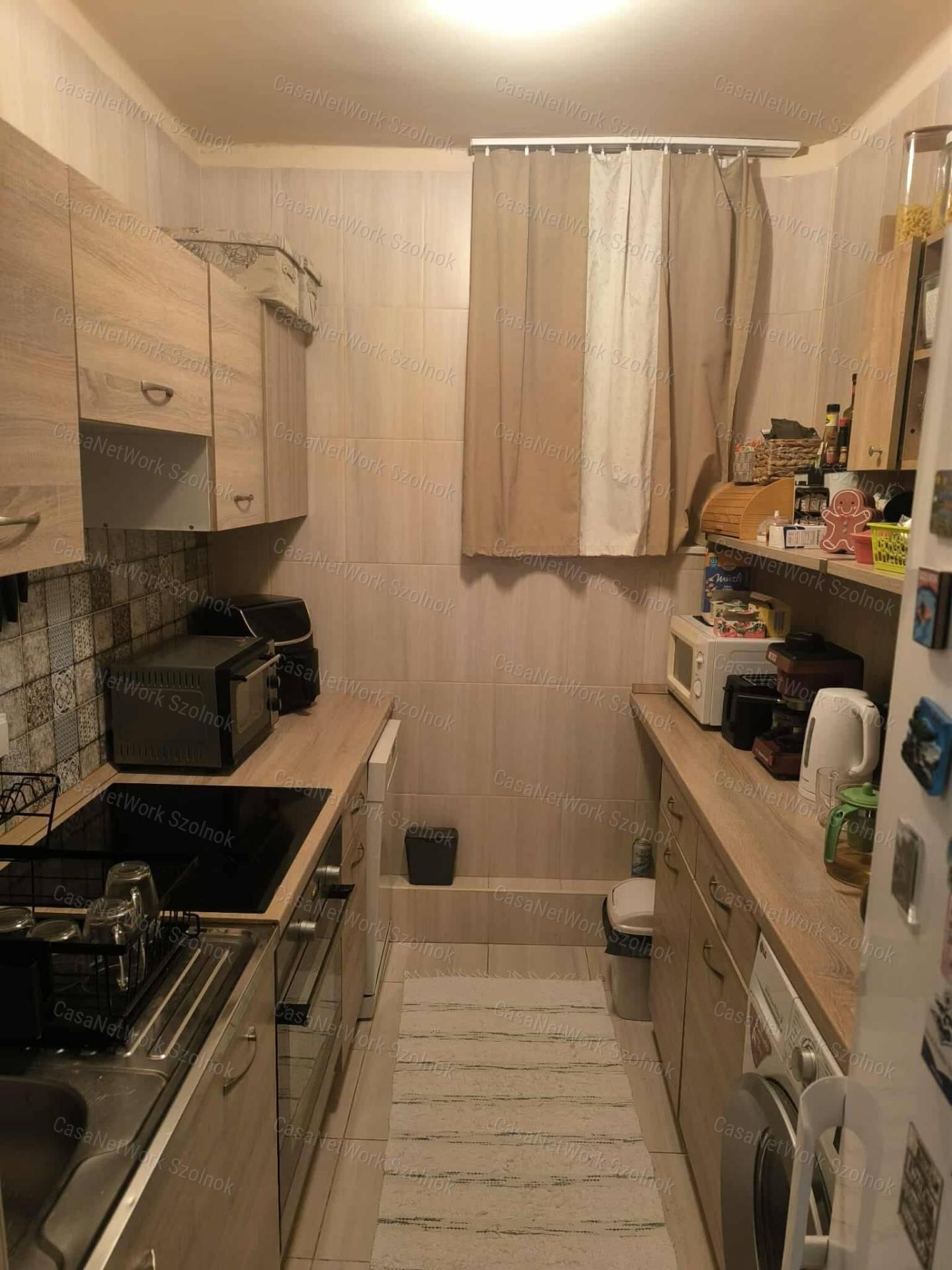 Eladó lakás csendes központi helyen Martfűn