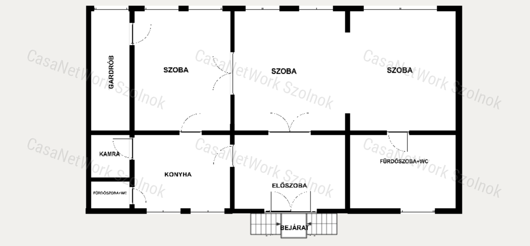 Eladó Szolnok központjában Fiumei uton 370m2 telken 100m2 családi ház