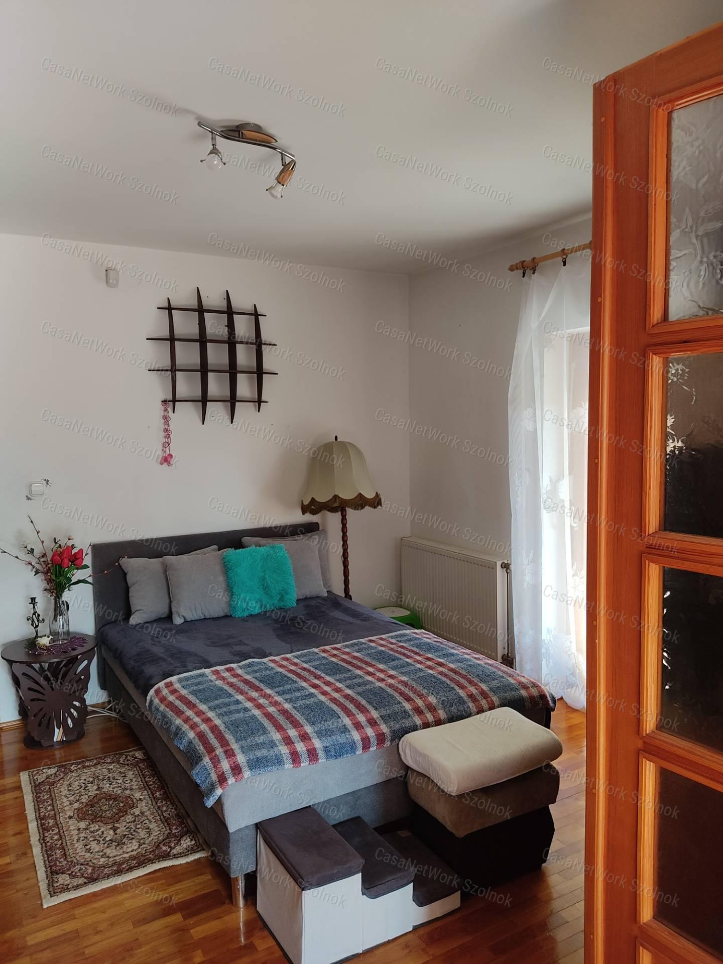 Eladó újszerű családi ház, Tápiószele
