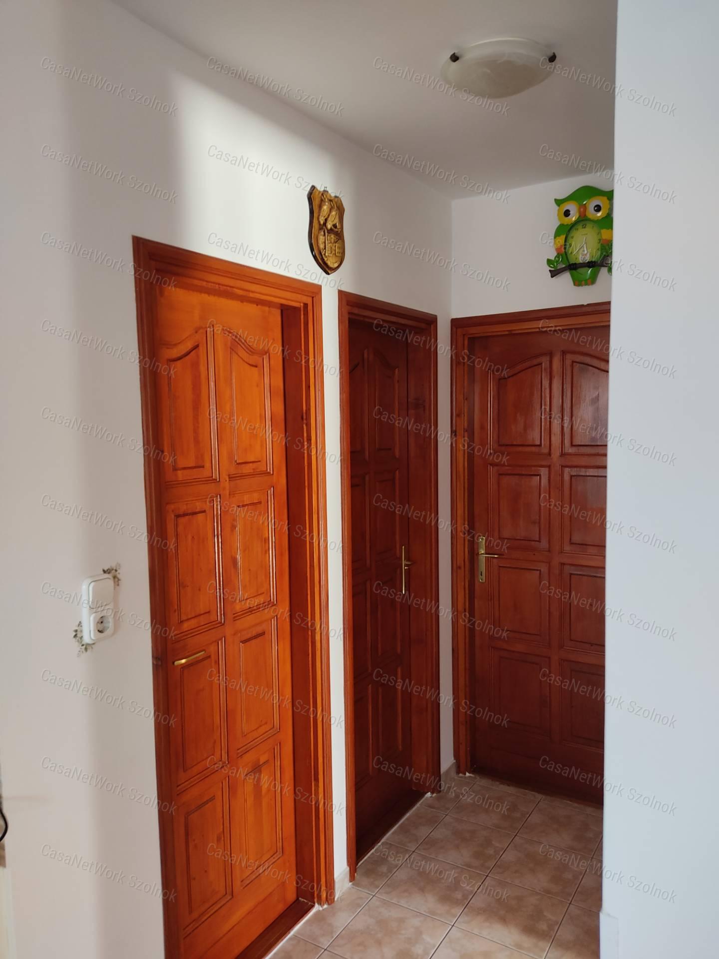 Eladó újszerű családi ház, Tápiószele