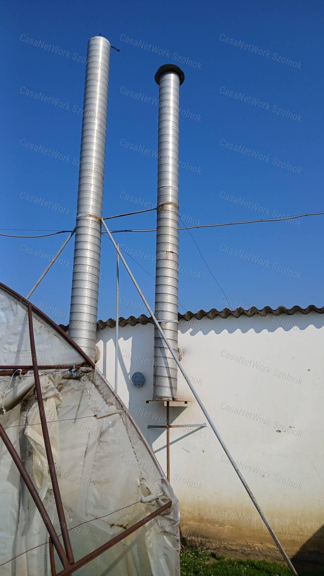Eladó Tiszaföldváron egy 3718 m2-es telek hűtőházzal.
