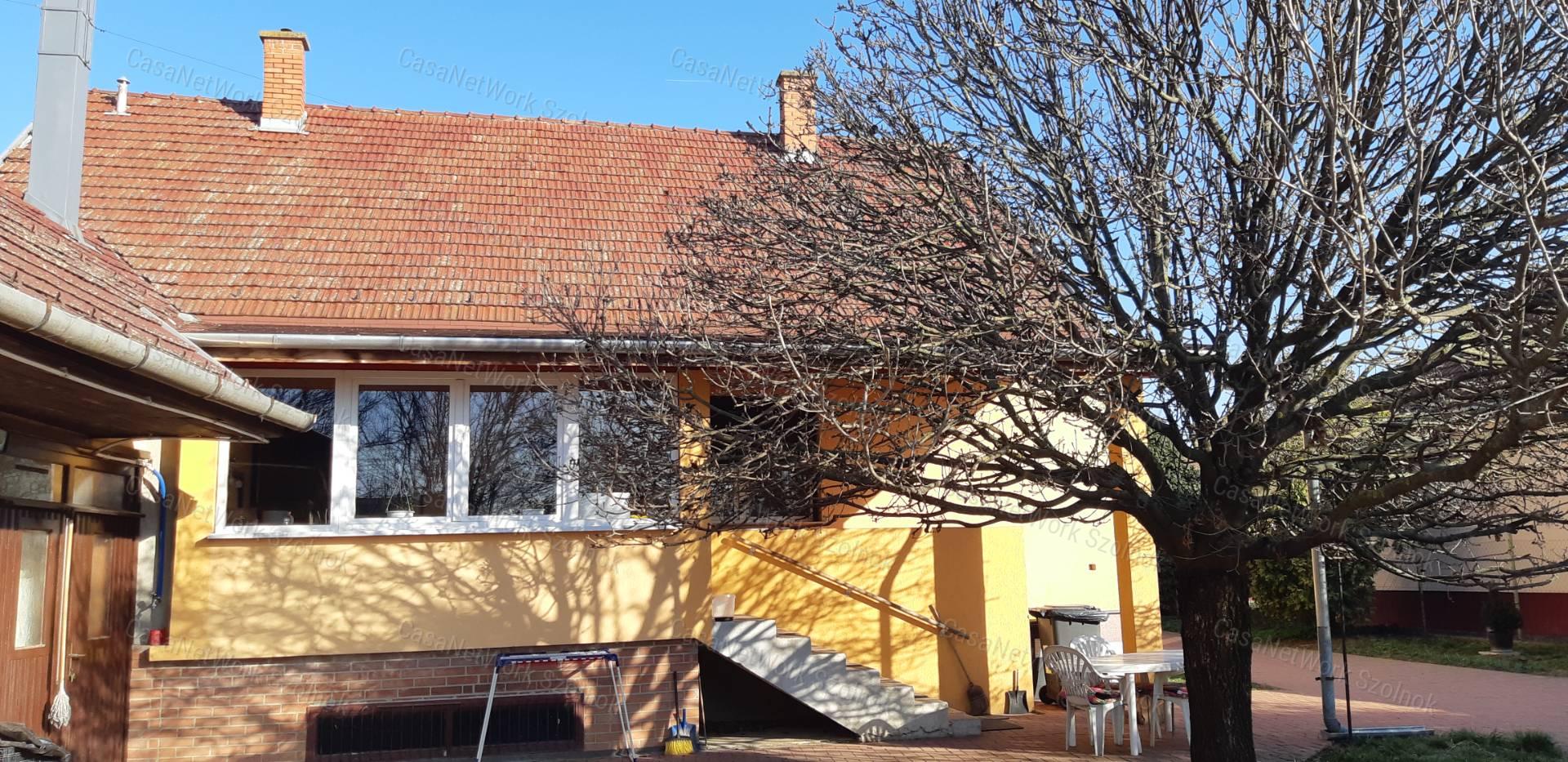 Eladó gazdálkodásra alkalmas családi ház Szandaszőlősön!