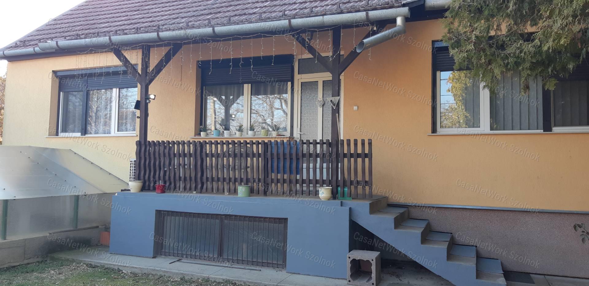 Eladó gazdálkodásra alkalmas családi ház Szandaszőlősön!