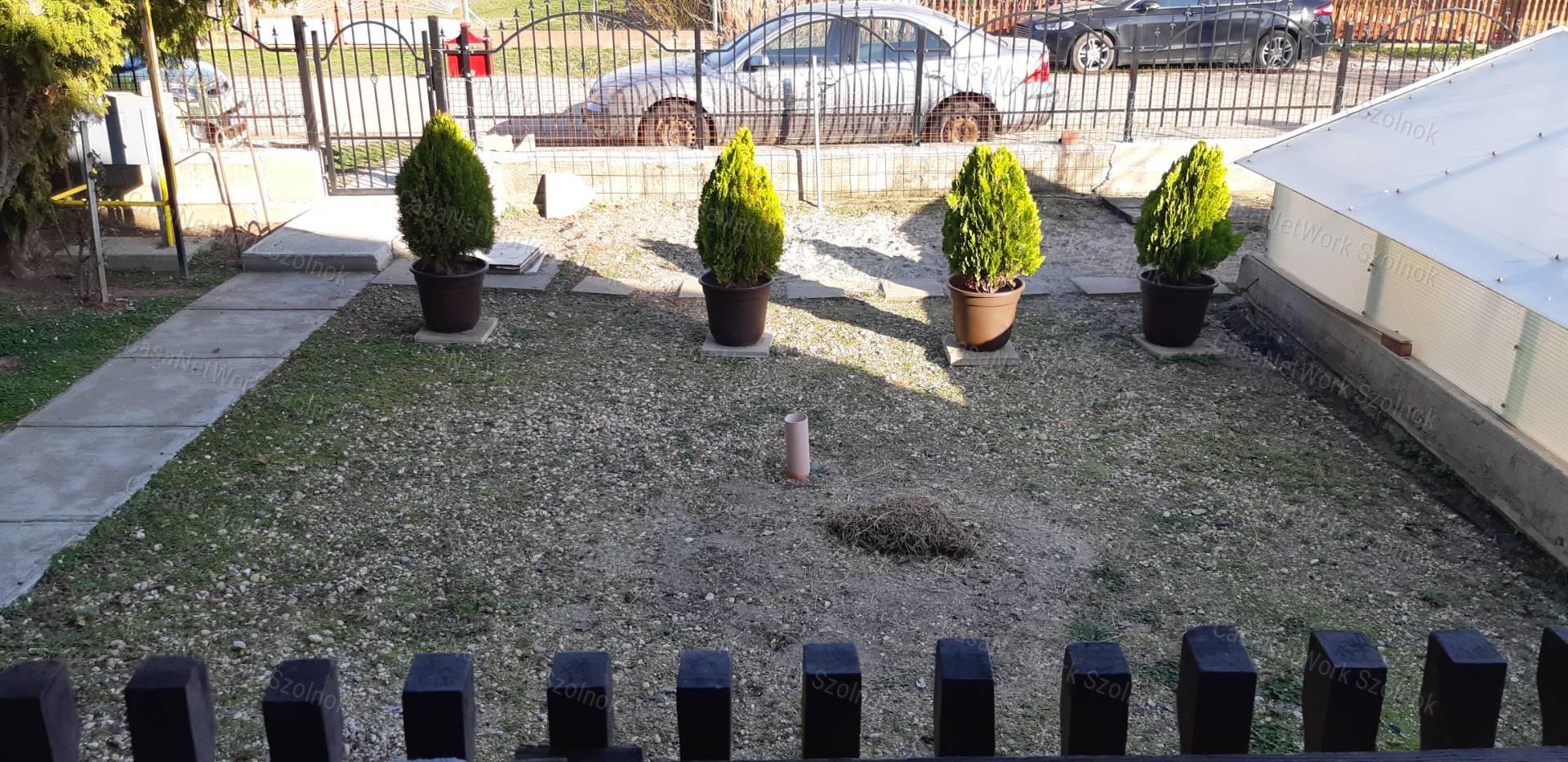 Eladó gazdálkodásra alkalmas családi ház Szandaszőlősön!