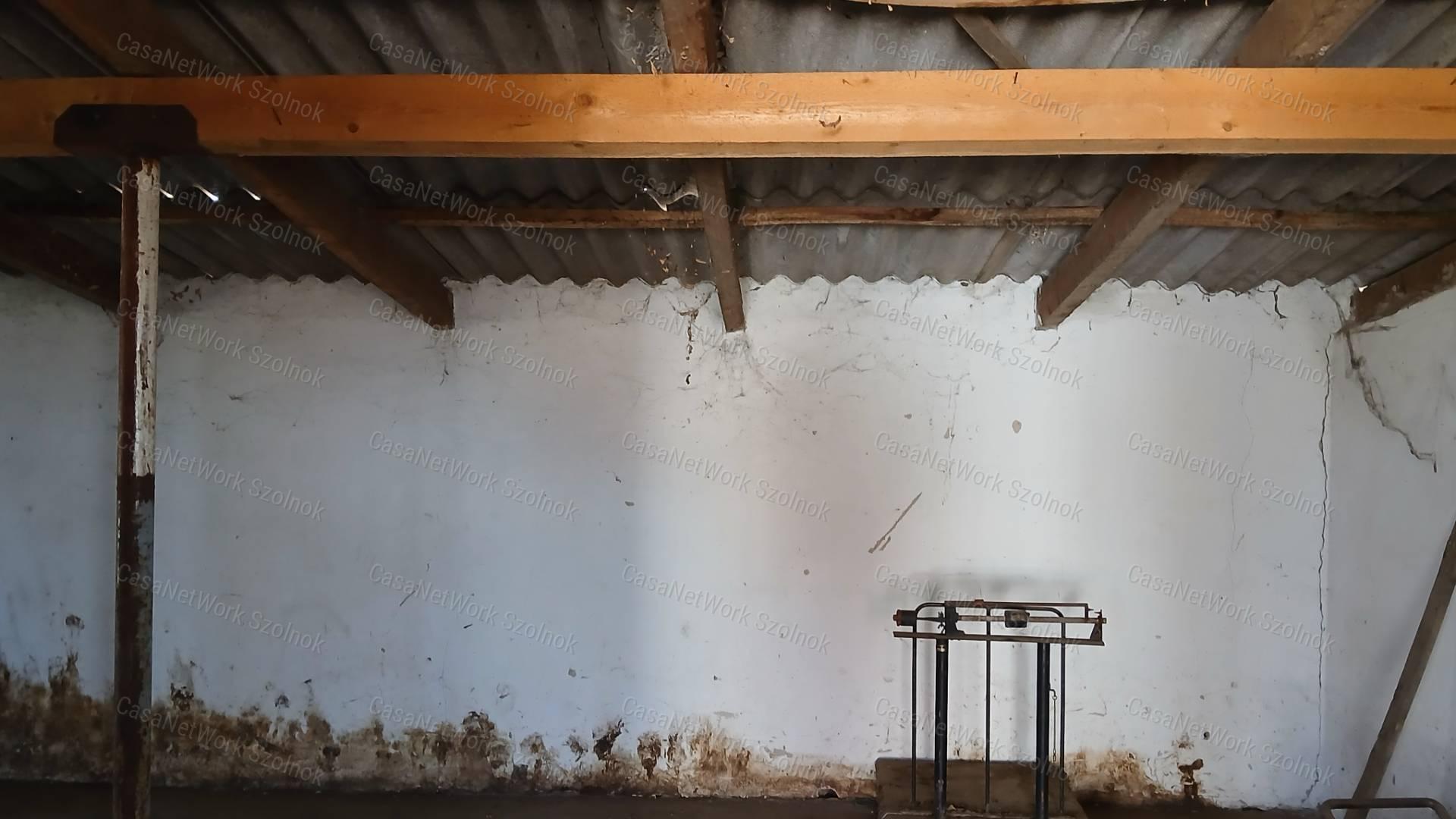Eladó Tiszaföldváron egy  2278 m2-es építési telek.