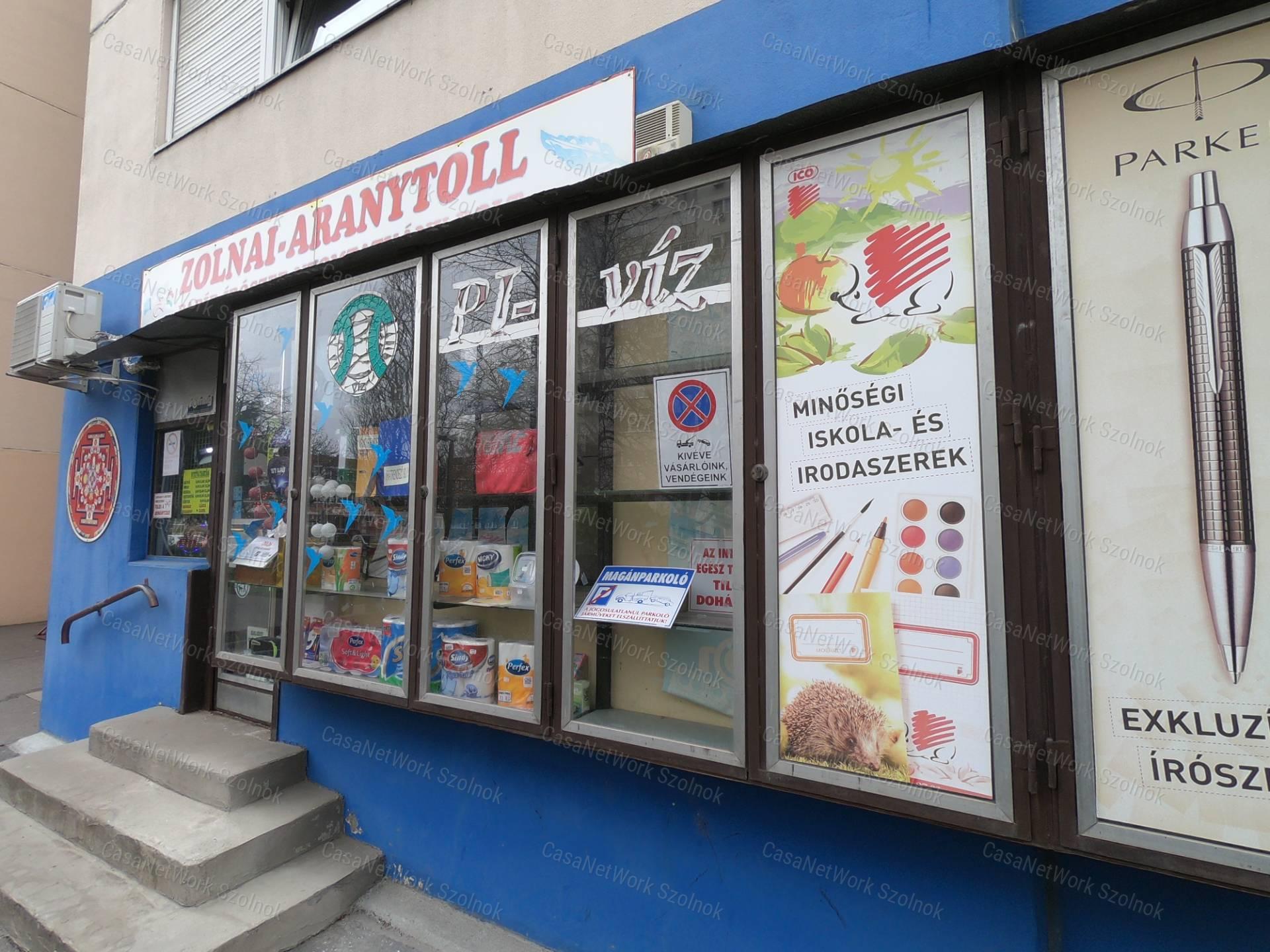 Eladó üzlethelyiség Szolnok belvárosában, teljes árukészlettel!