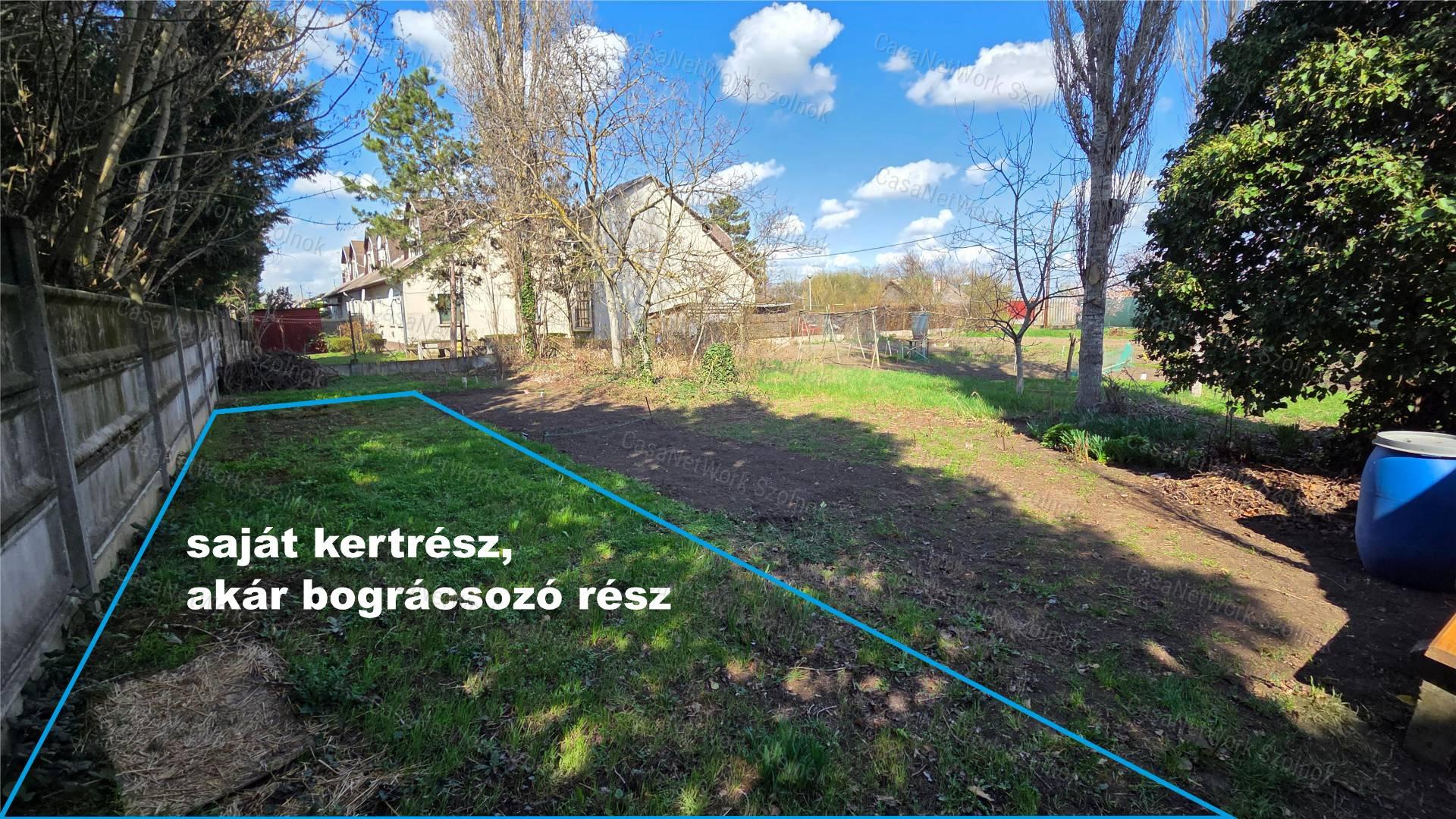 69m2-es, 3 szobás polgári téglalakás remek udvari lehetőségekkel