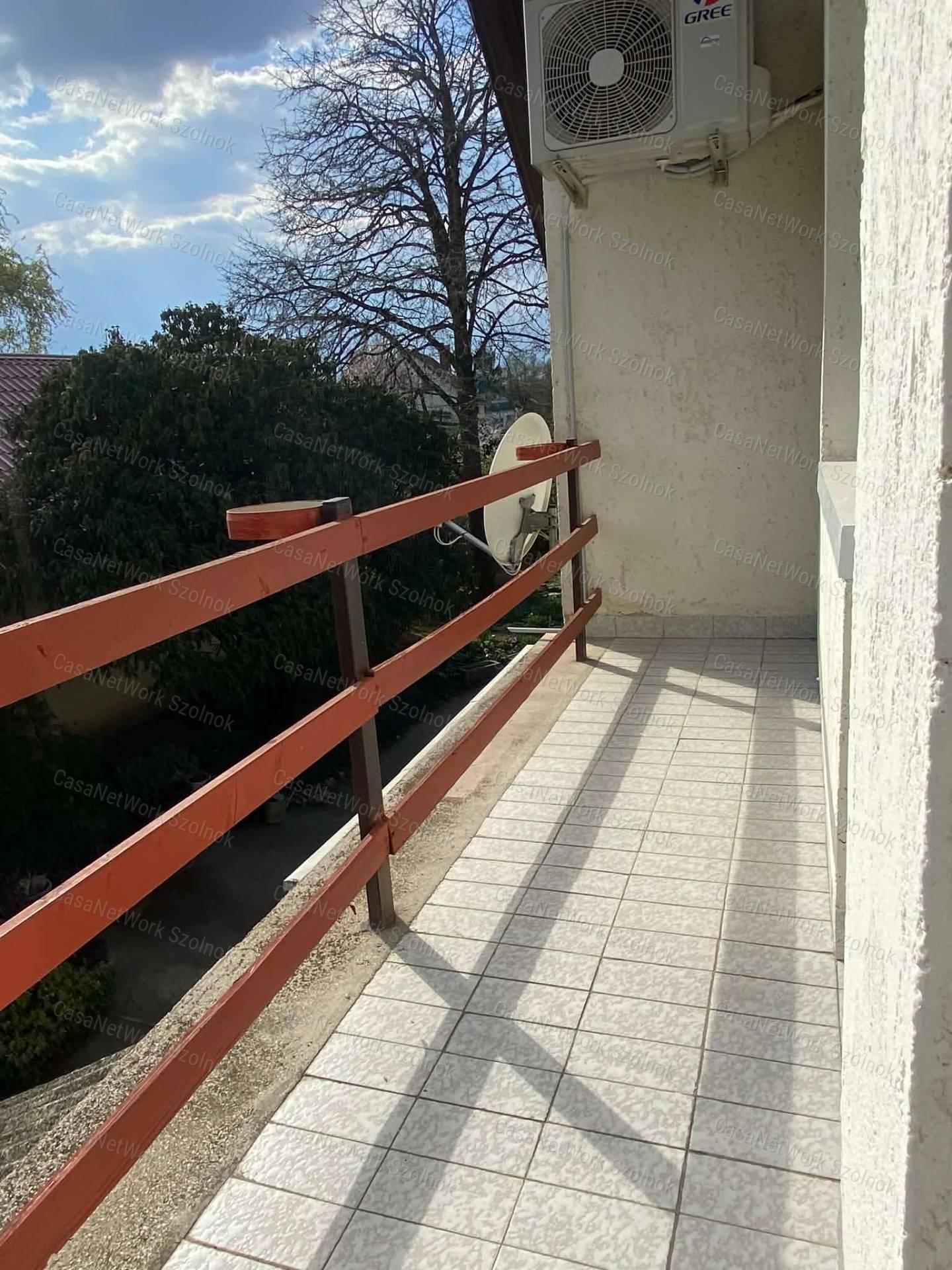 Szolnokon 5+1 szobás családi ház eladó!