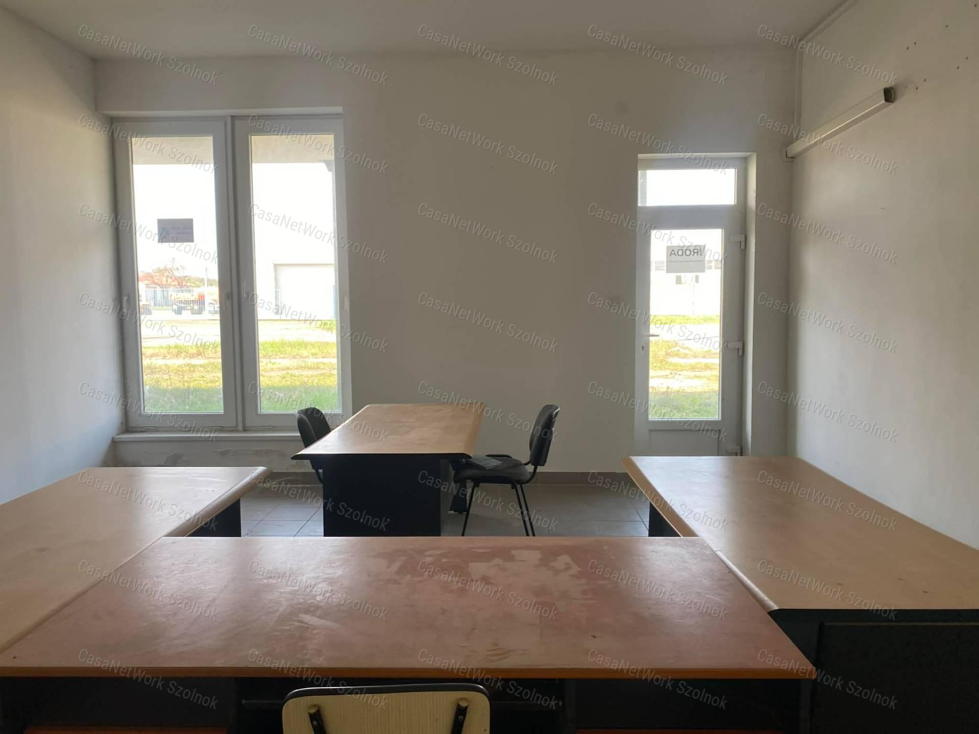 Szolnokon a Nagysándor József úton található műhely kiadó!