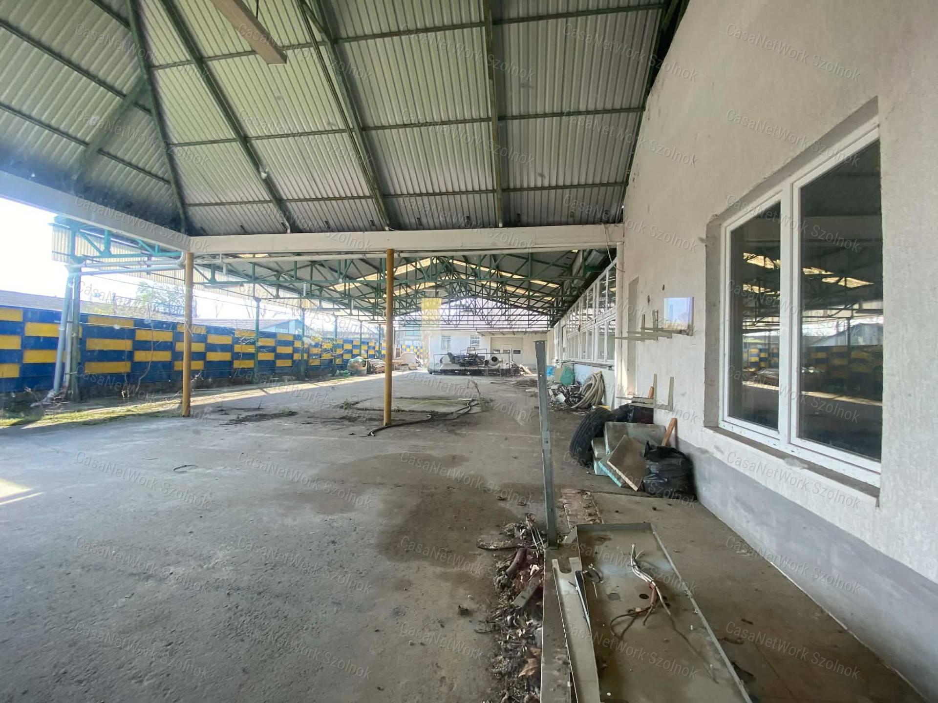 Szolnokon a Nagysándor József úton található műhely kiadó!