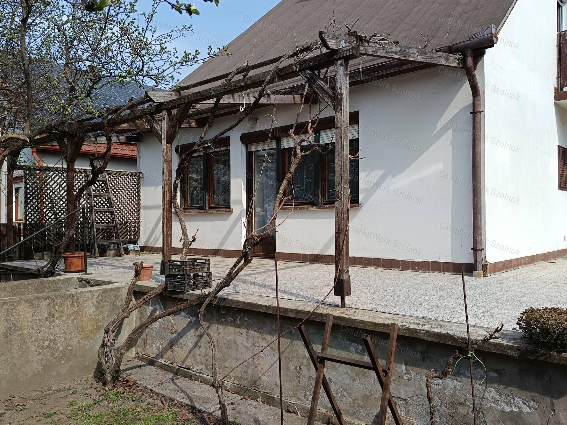 Családi ház eladó Szandaszőlősön