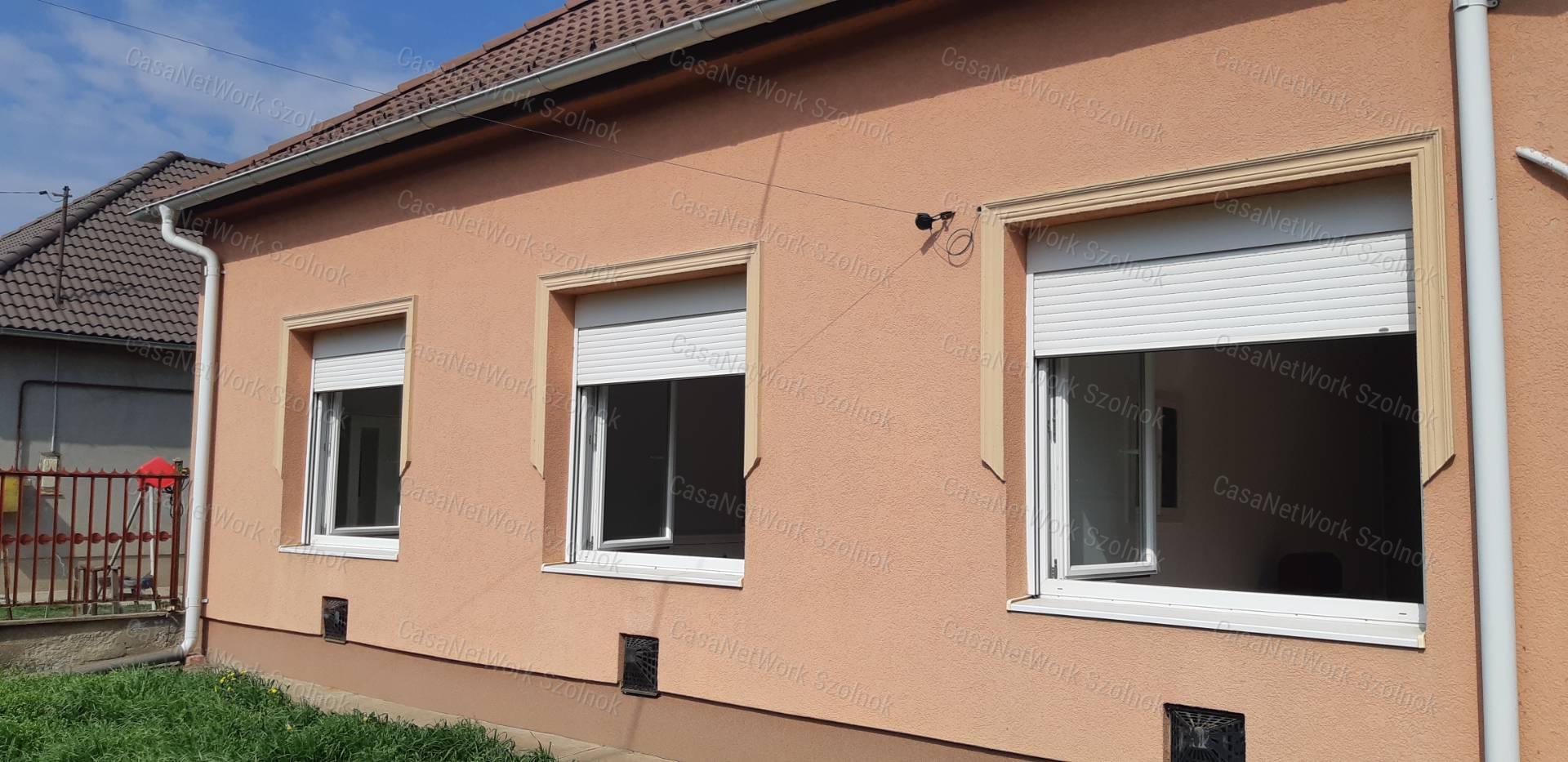 Martfűn az Ófaluban eladó kertes családi ház!