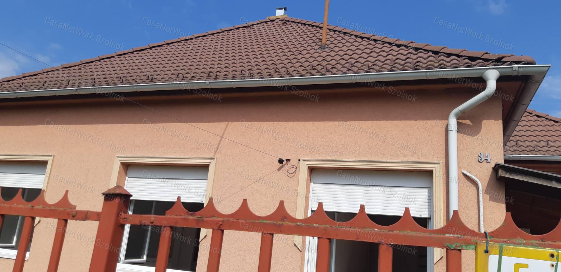Martfűn az Ófaluban eladó kertes családi ház!