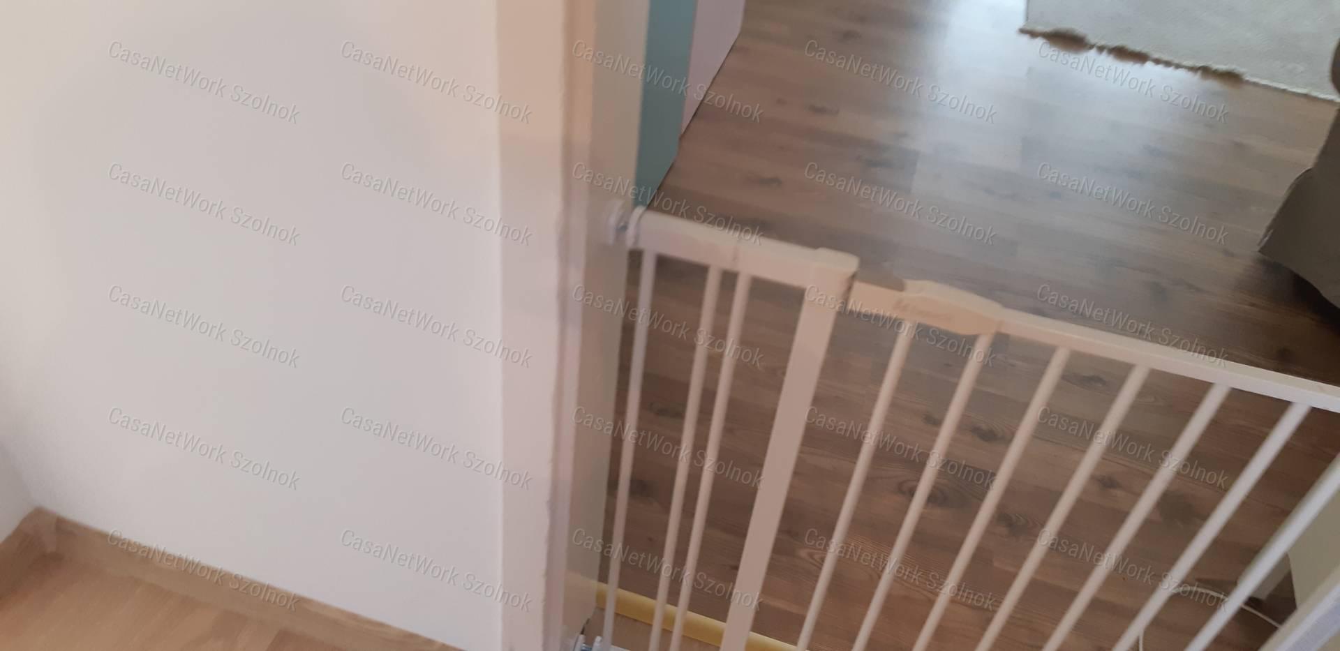 Martfűn az Ófaluban eladó kertes családi ház!