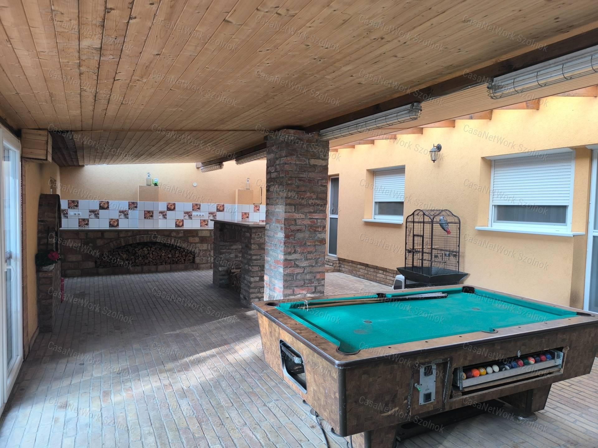 Szandaszőlősi felújított 90 m2-es családi ház eladó!