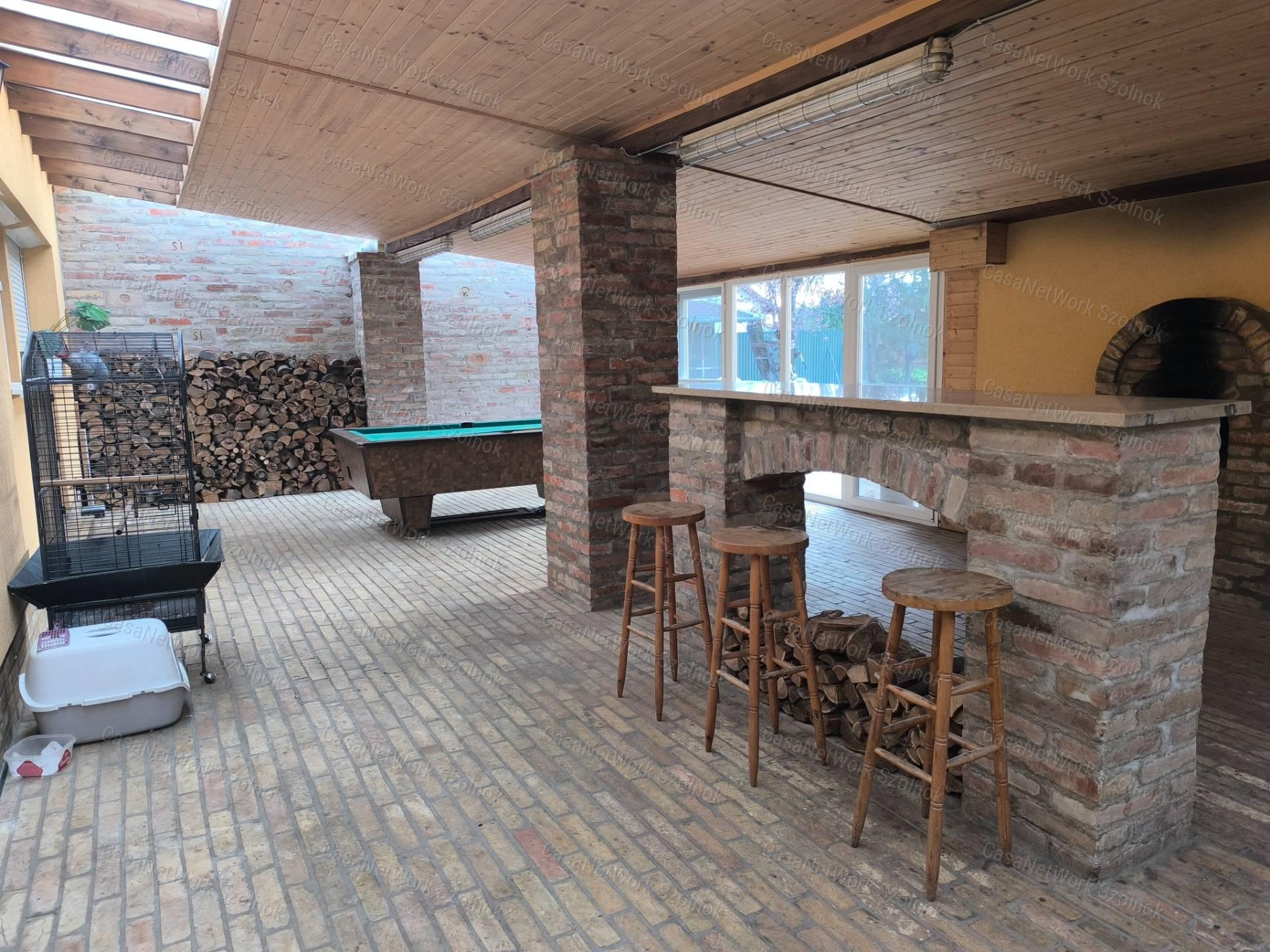 Szandaszőlősi felújított 90 m2-es családi ház eladó!