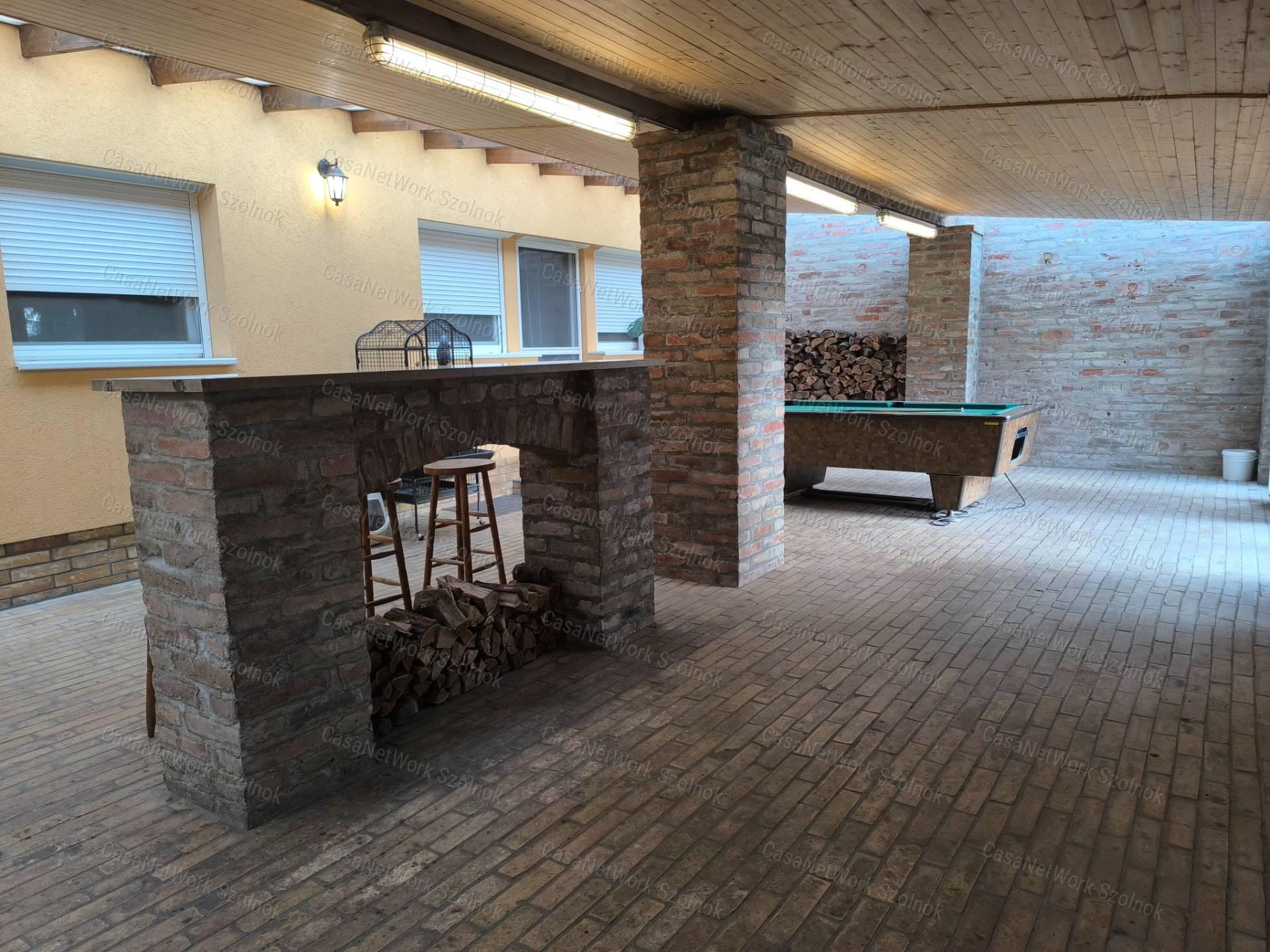 Szandaszőlősi felújított 90 m2-es családi ház eladó!