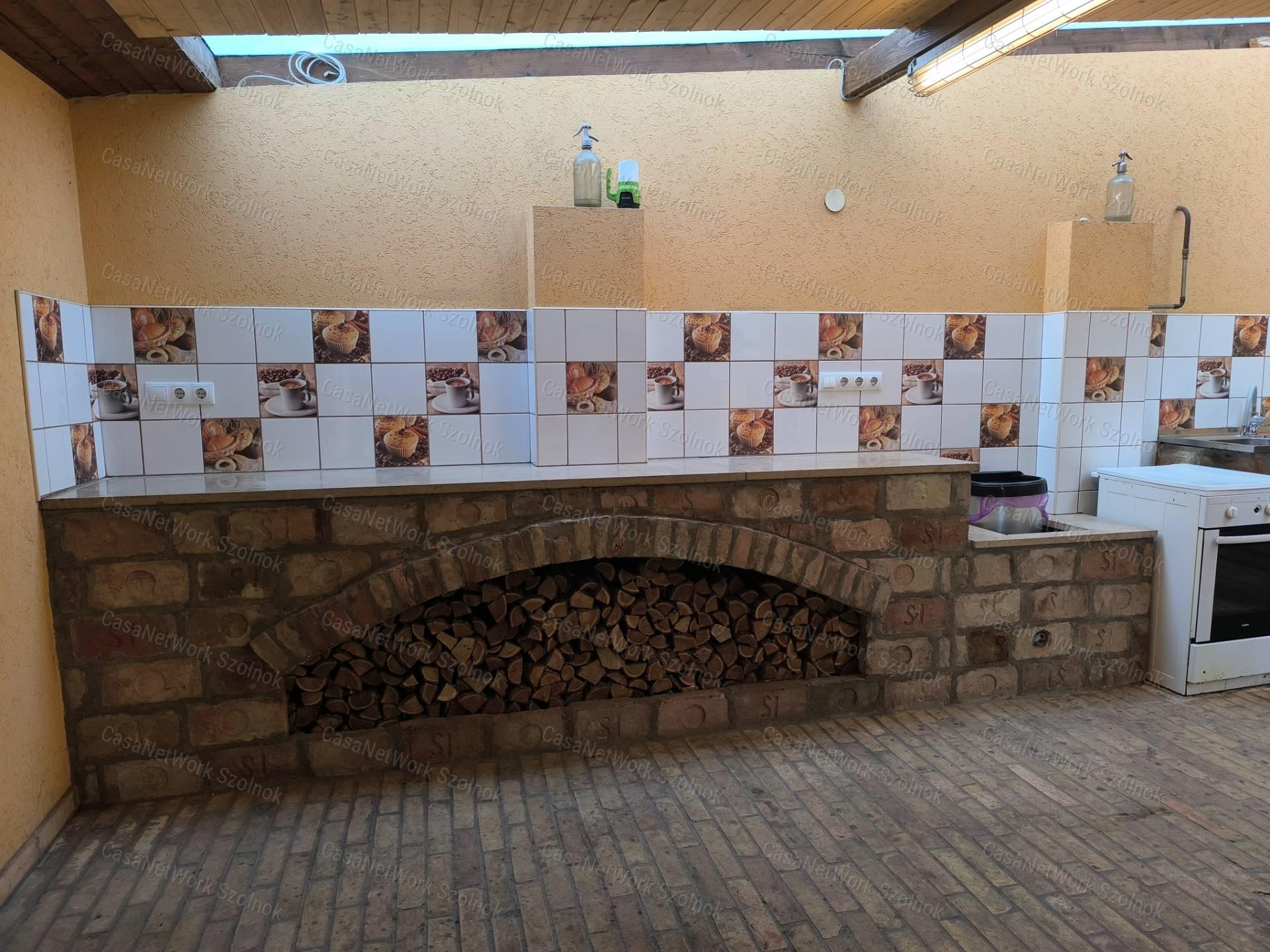 Szandaszőlősi felújított 90 m2-es családi ház eladó!