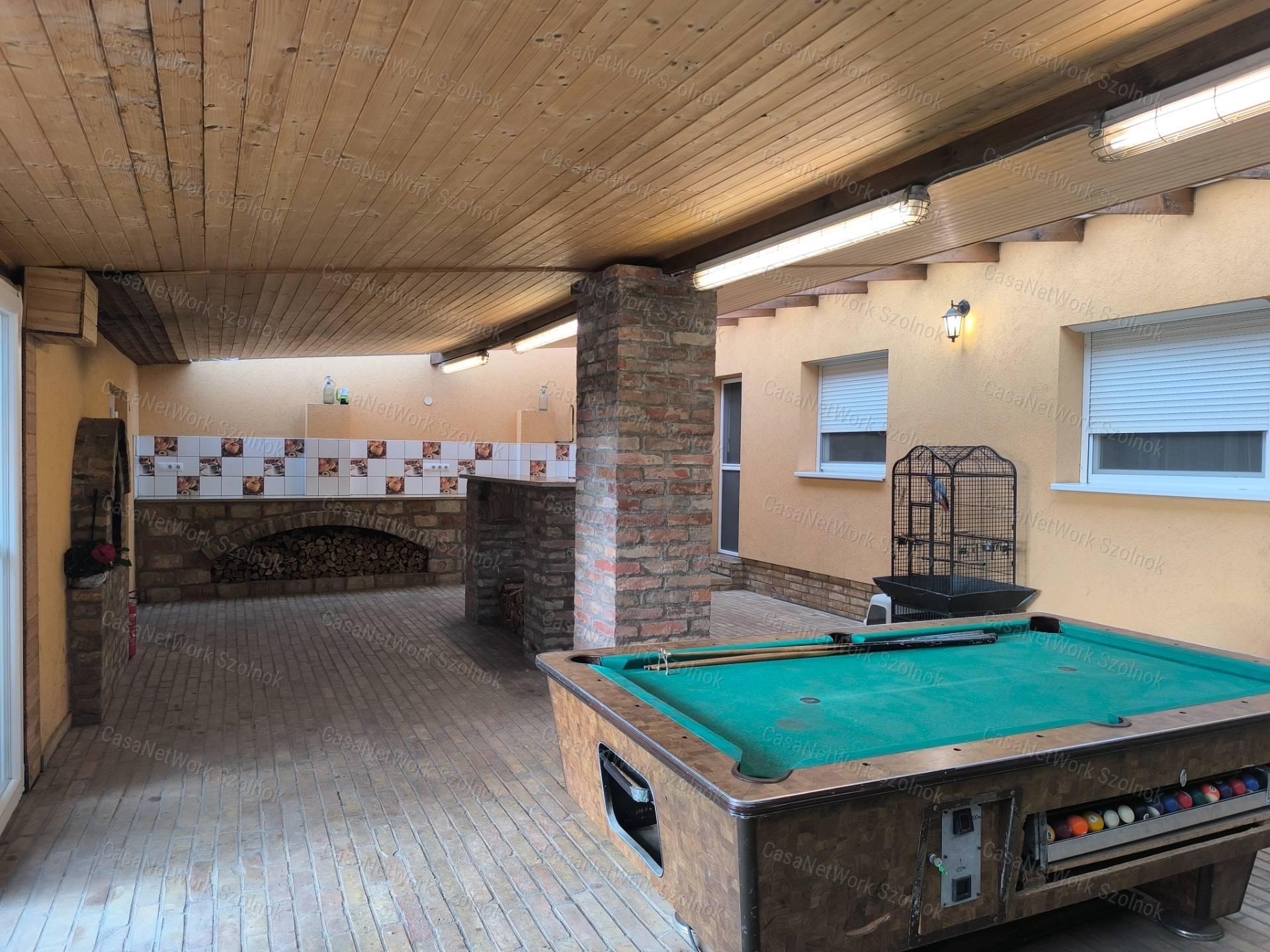 Szandaszőlősi felújított 90 m2-es családi ház eladó!