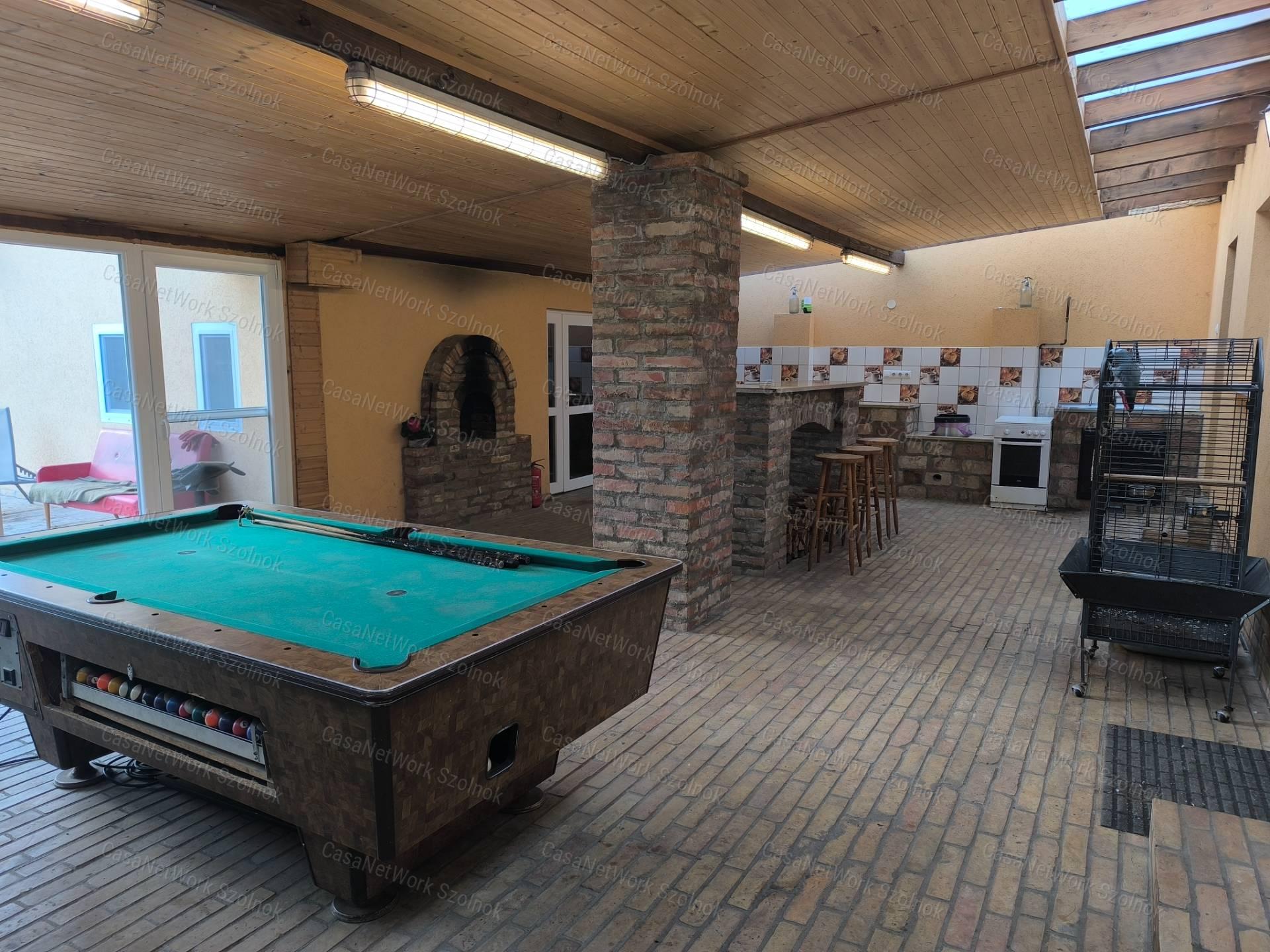 Szandaszőlősi felújított 90 m2-es családi ház eladó!
