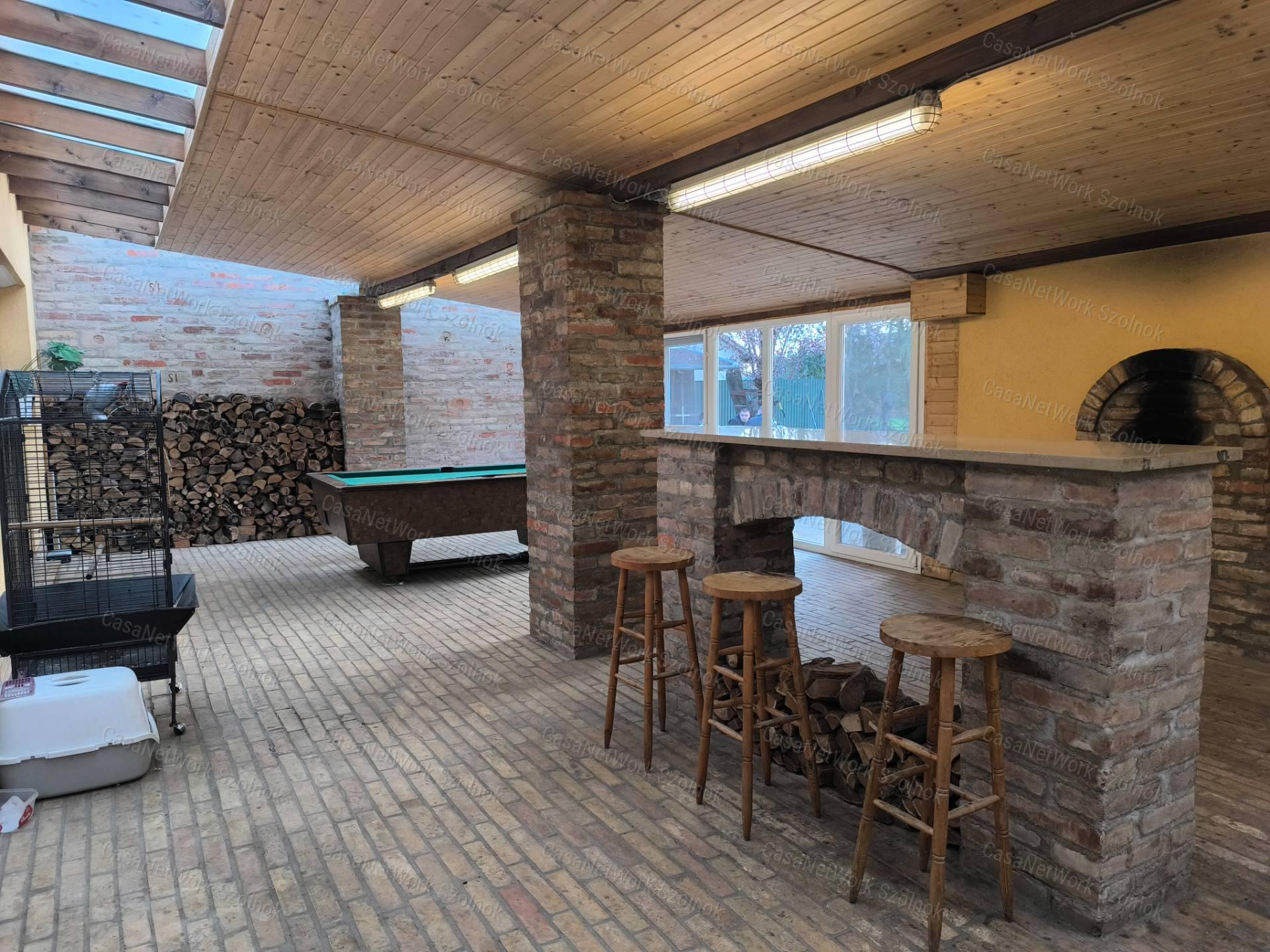 Szandaszőlősi felújított 90 m2-es családi ház eladó!