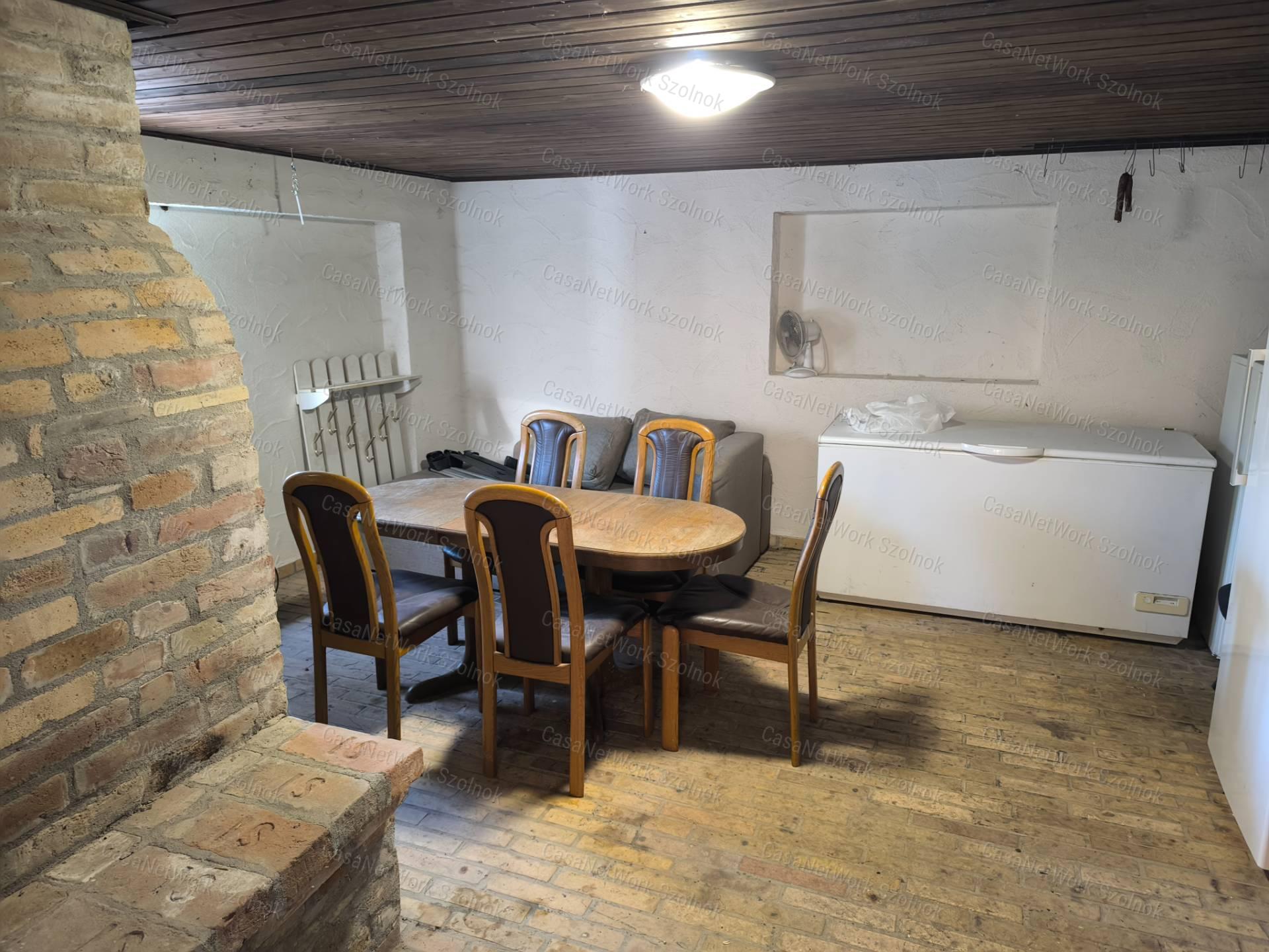 Szandaszőlősi felújított 90 m2-es családi ház eladó!
