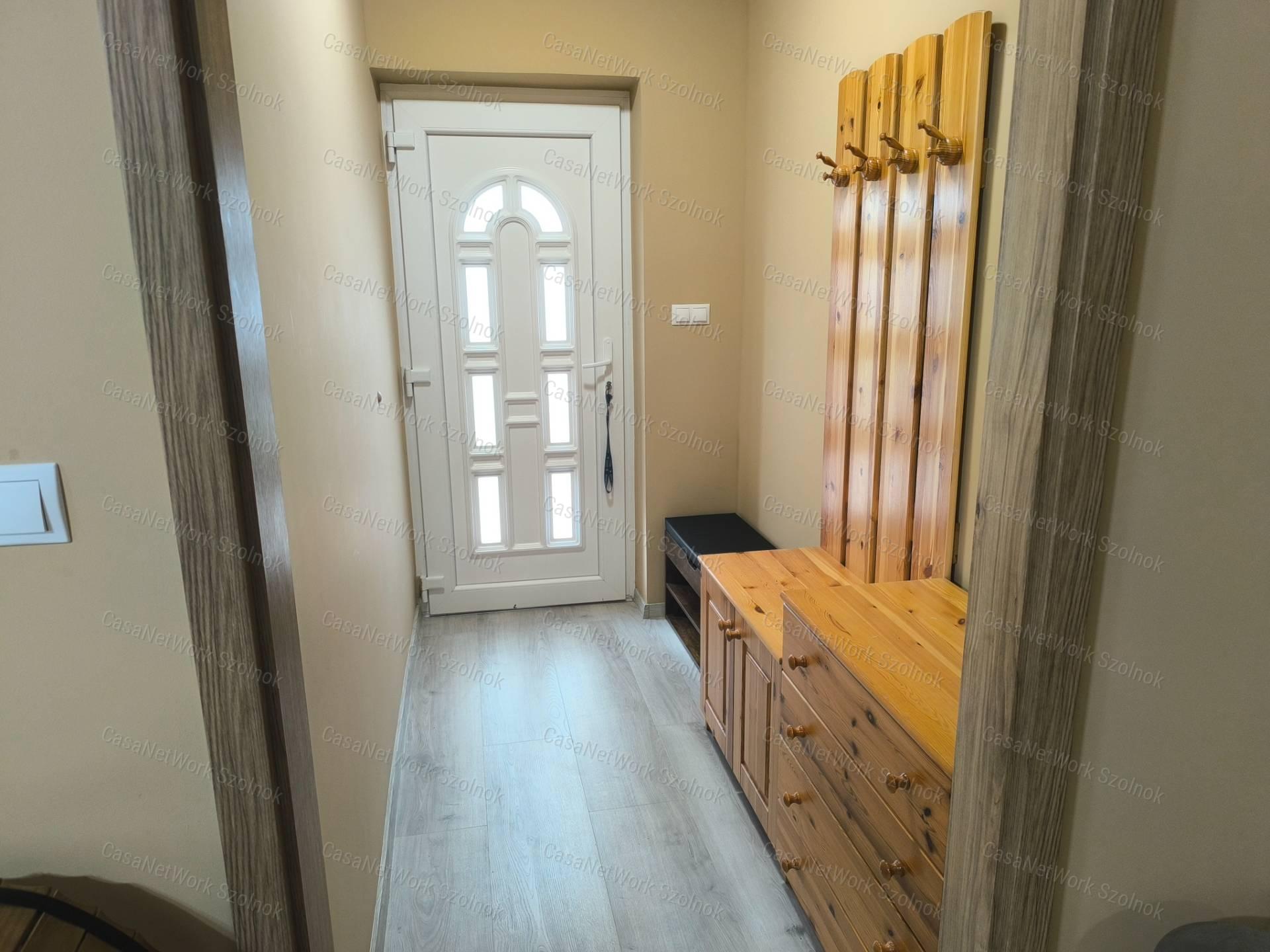 Szandaszőlősi felújított 90 m2-es családi ház eladó!