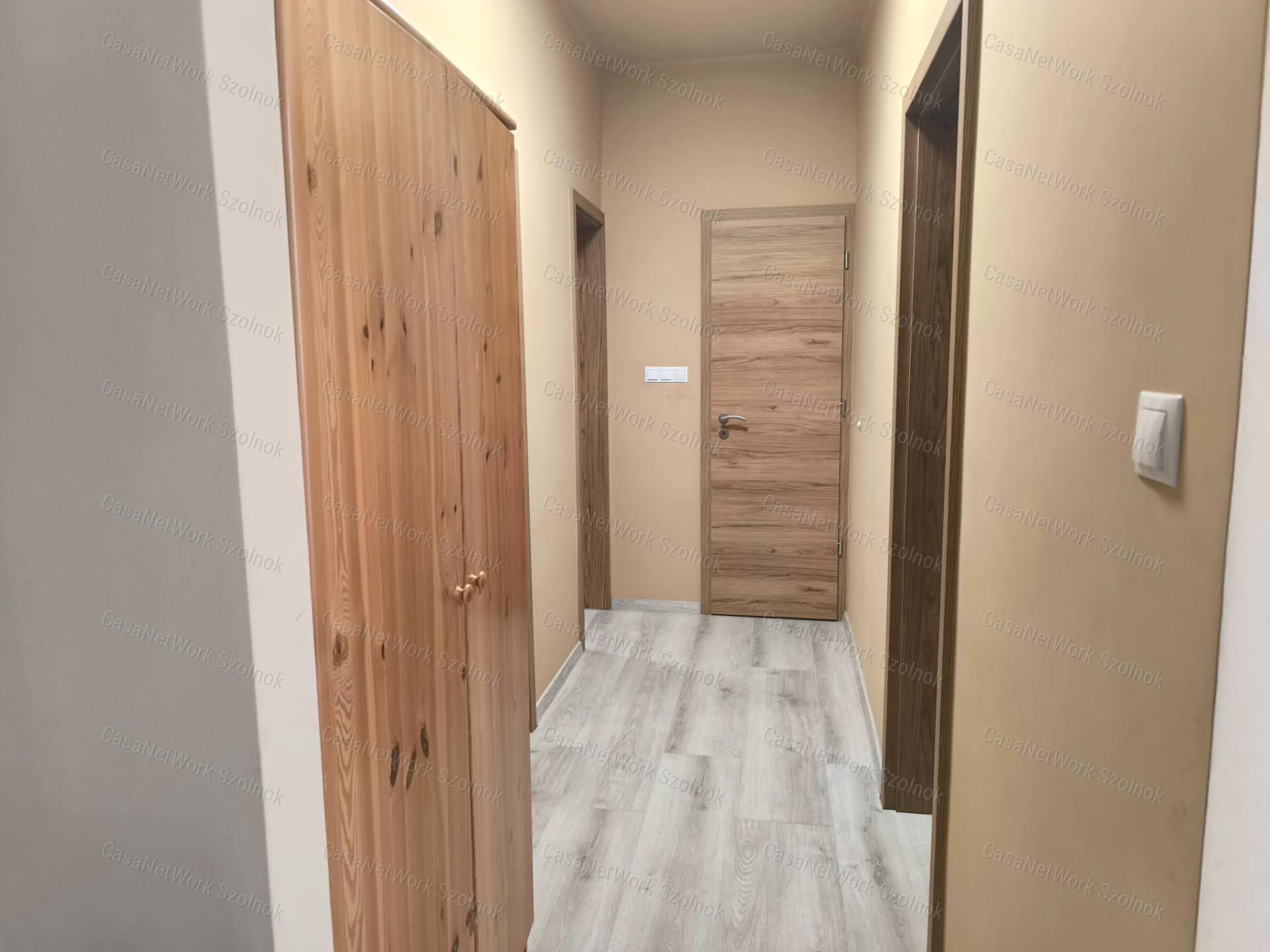 Szandaszőlősi felújított 90 m2-es családi ház eladó!